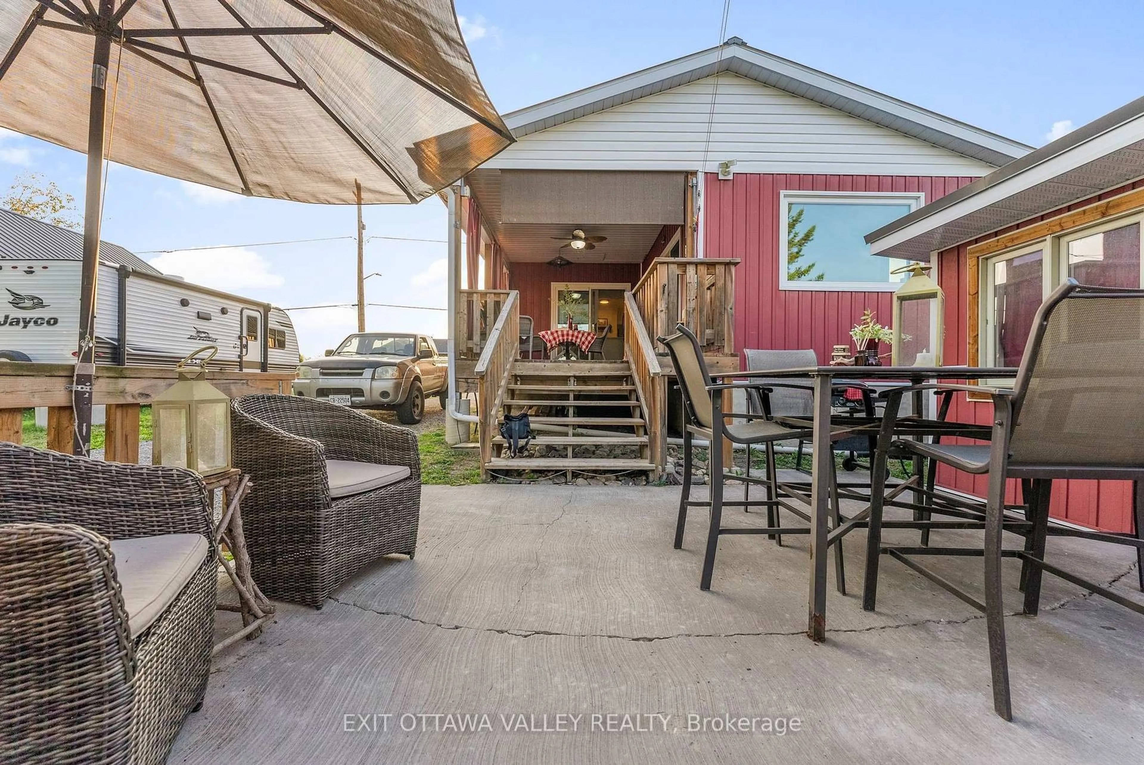 Patio, street for 44 Lacroix Bay Rd, Westmeath Ontario K0J 2L0