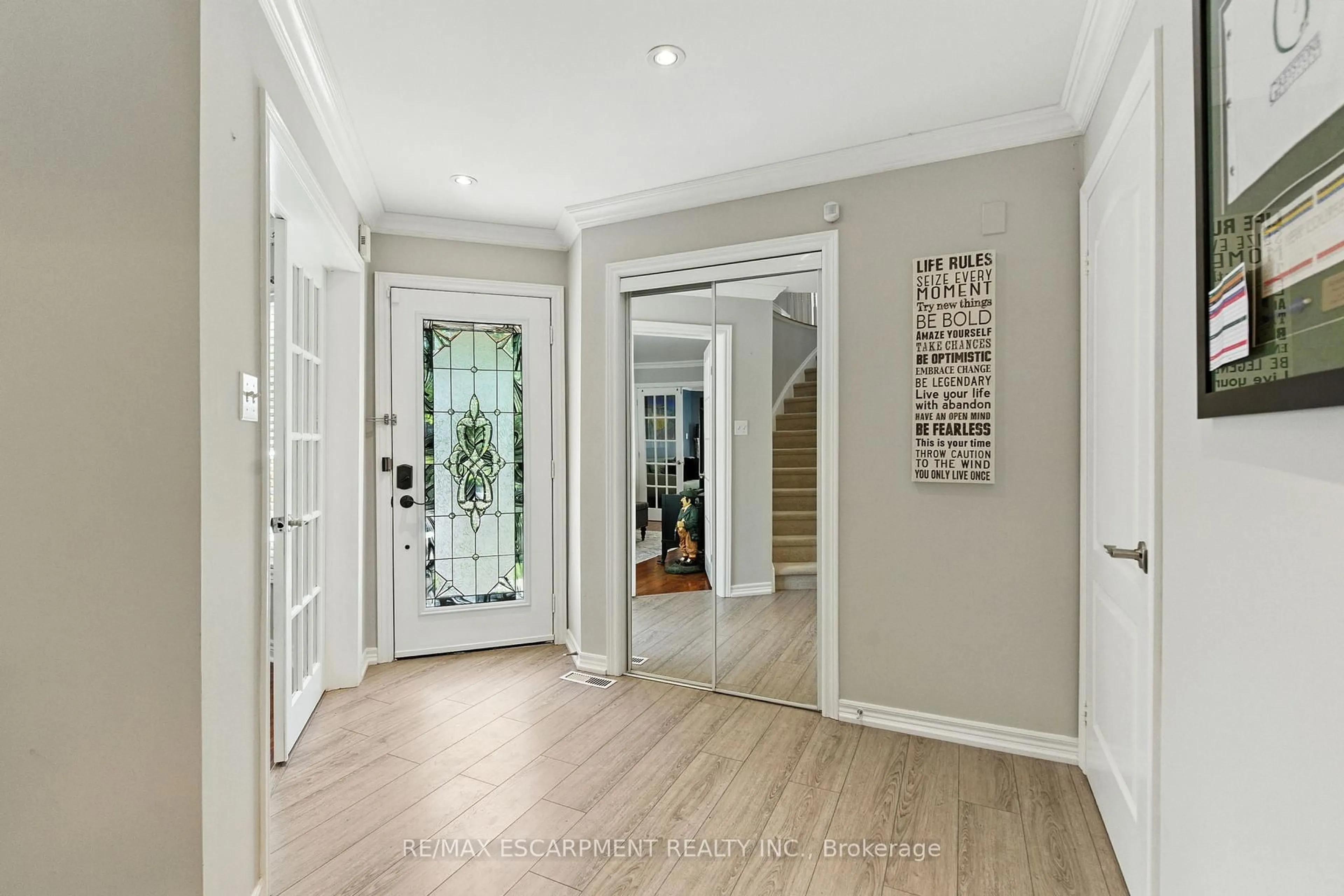 Indoor entryway for 106 Ryans Way, Hamilton Ontario L8B 0P3