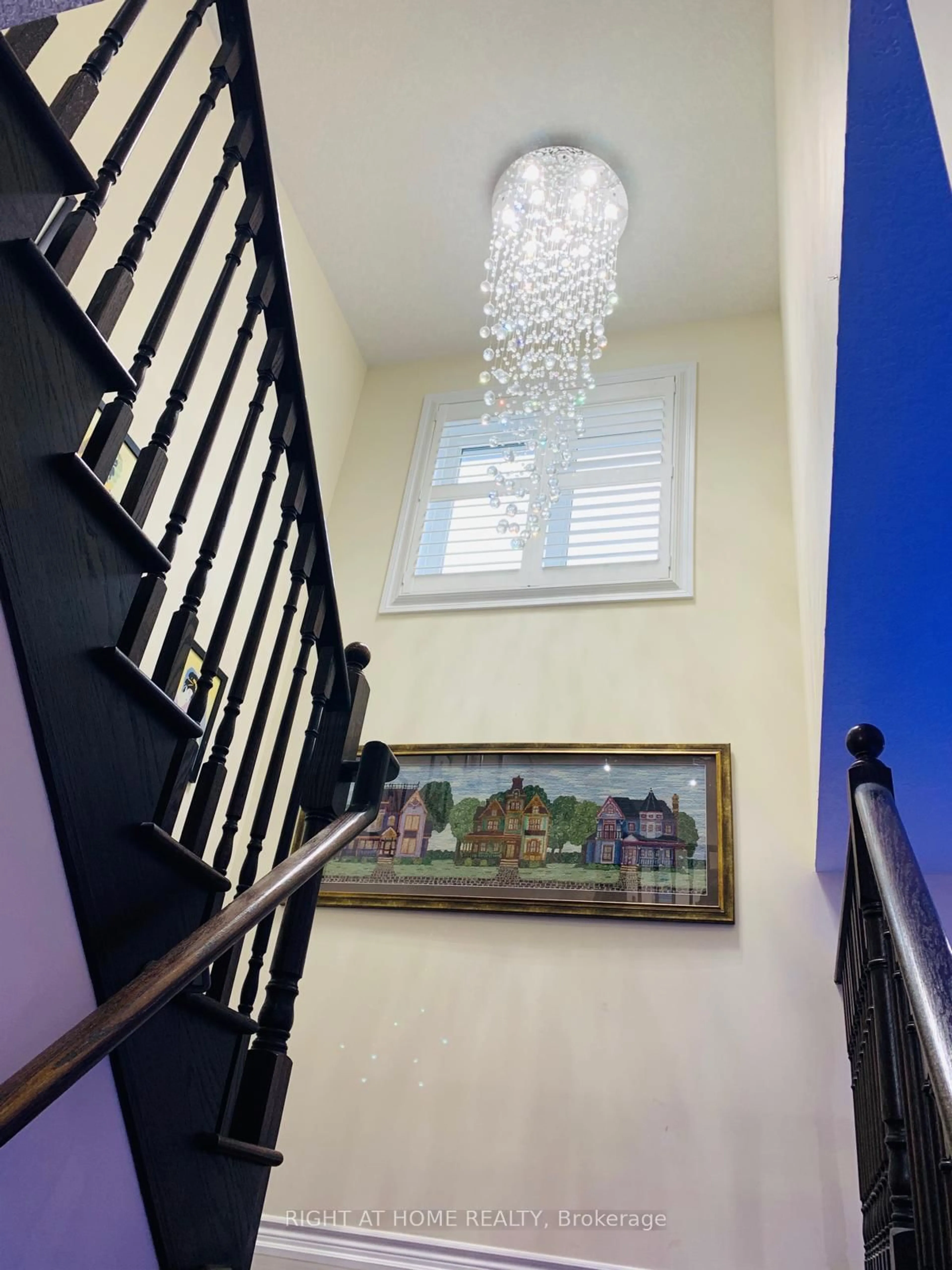 Indoor foyer for 8889 Dogwood Cres, Niagara Falls Ontario L2H 0L1