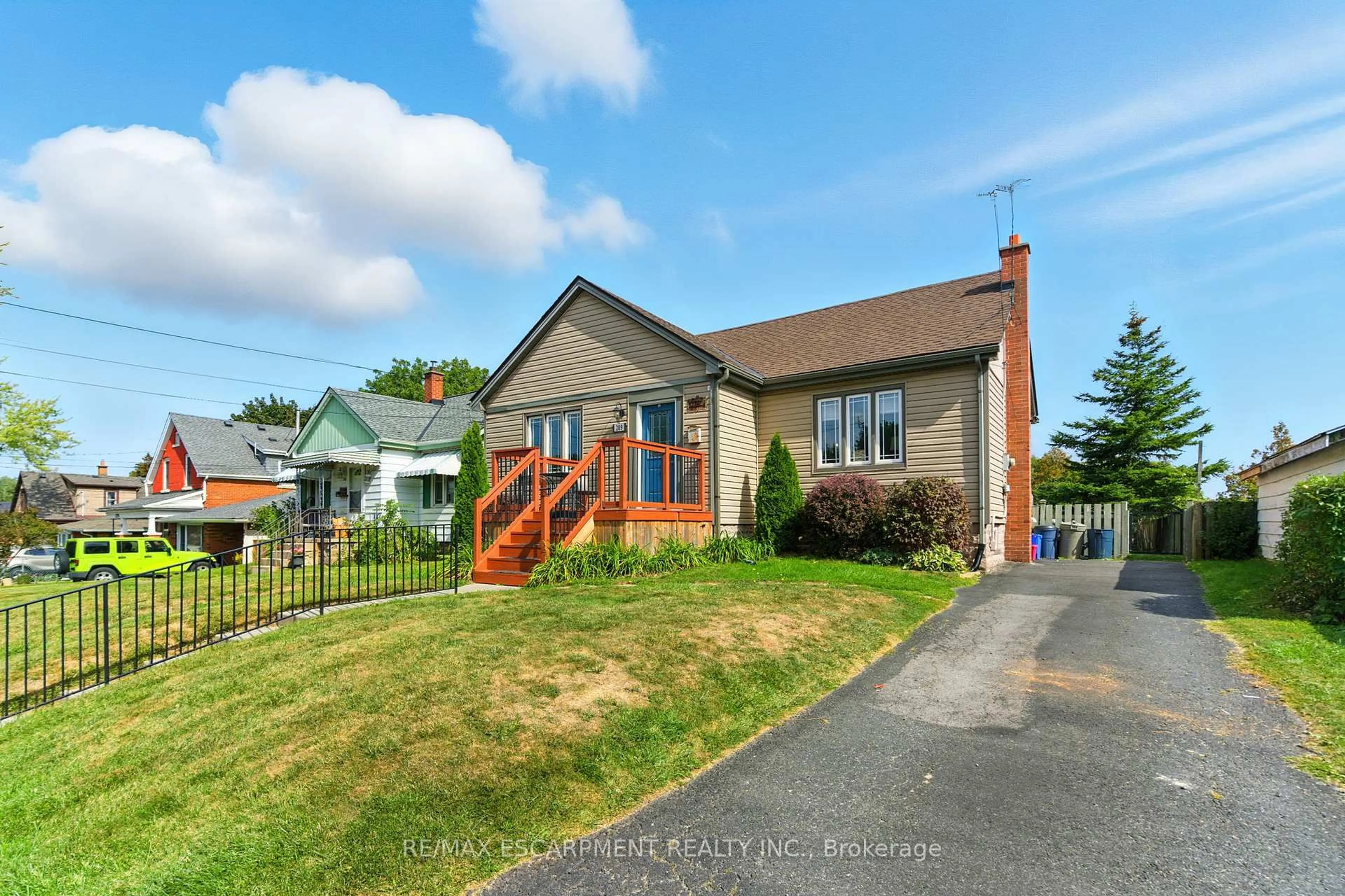 Home with brick exterior material, street for 289 East 25th St, Hamilton Ontario L8V 3A6
