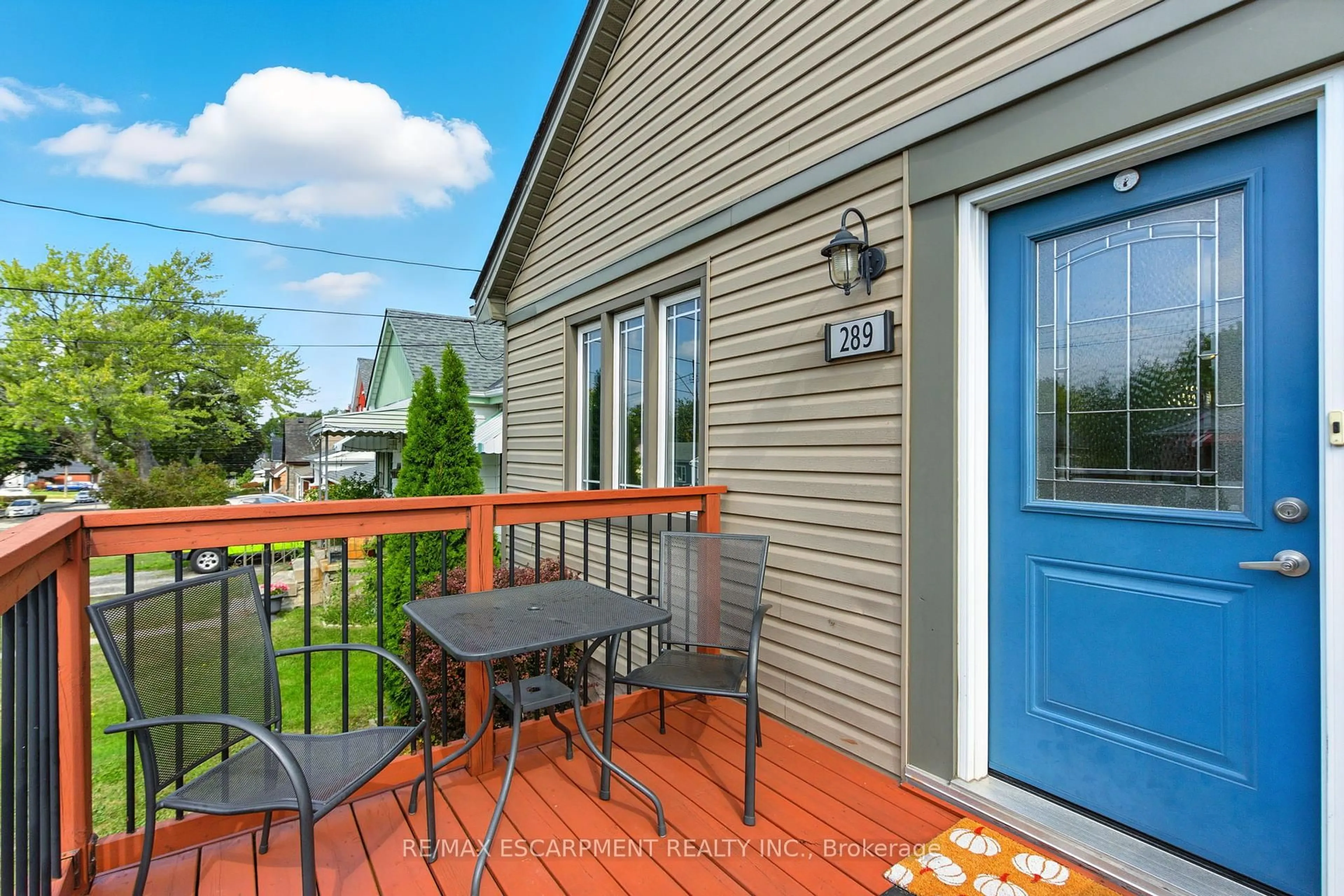 Patio, street for 289 East 25th St, Hamilton Ontario L8V 3A6