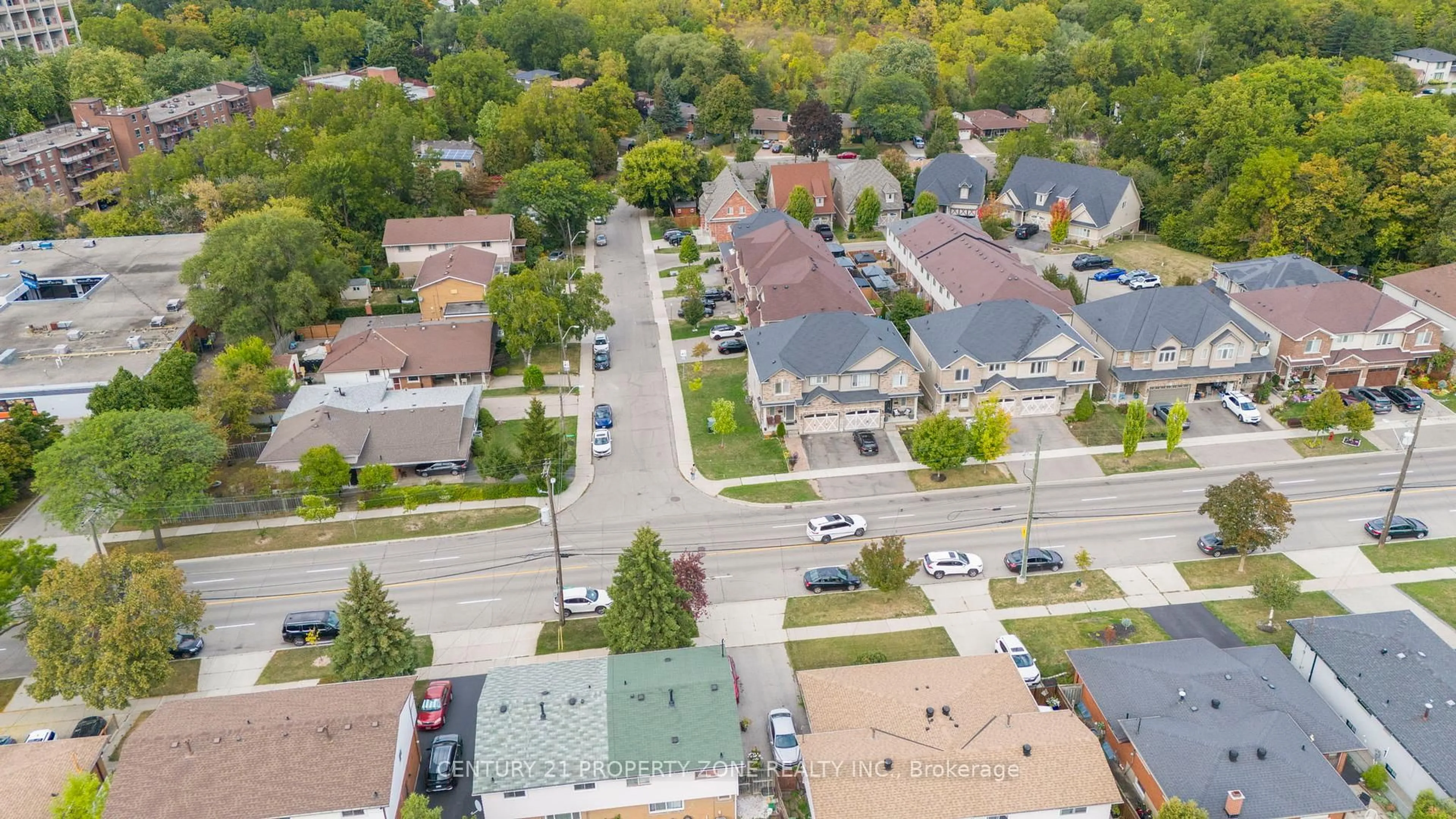 A pic from outside/outdoor area/front of a property/back of a property/a pic from drone, street for 665 Greenhill Ave, Hamilton Ontario L8K 6E2