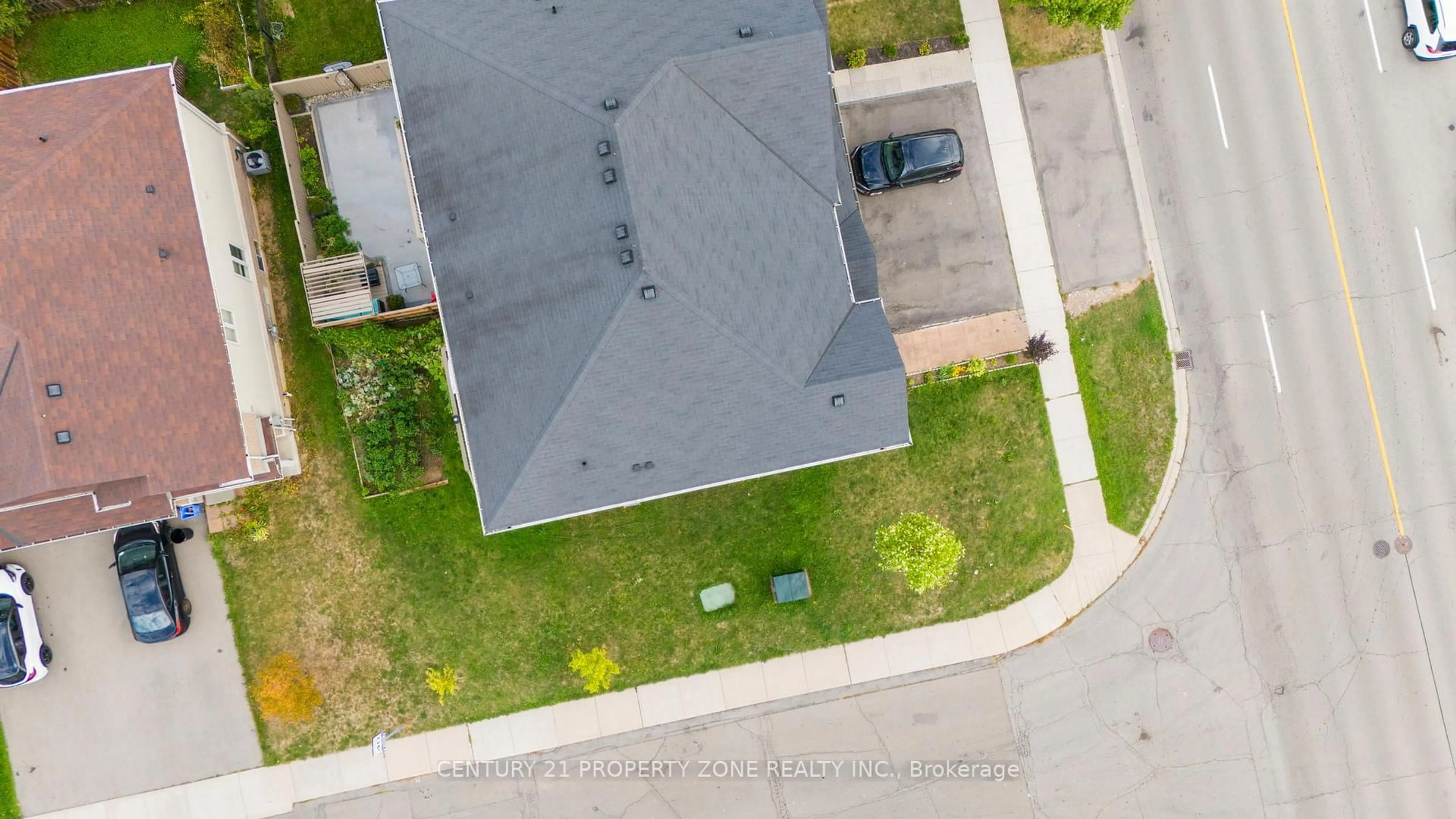 A pic from outside/outdoor area/front of a property/back of a property/a pic from drone, street for 665 Greenhill Ave, Hamilton Ontario L8K 6E2