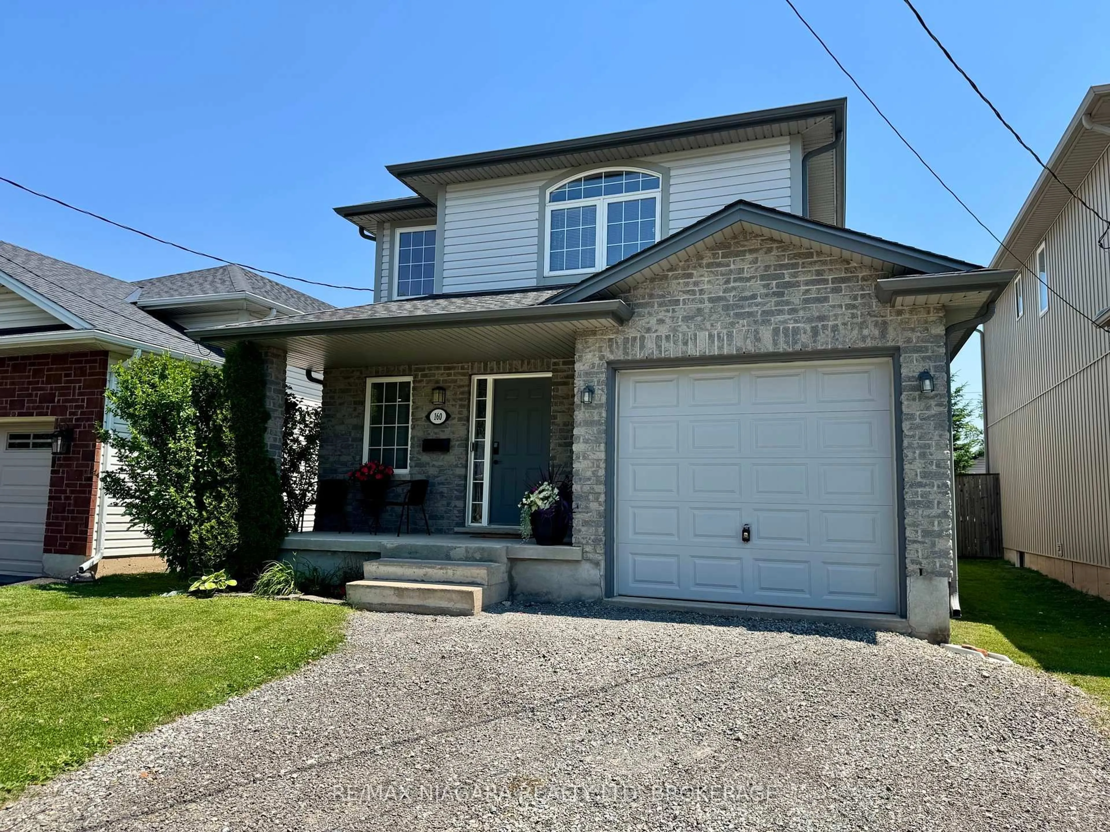 Home with brick exterior material, street for 160 WALLACE Ave, Welland Ontario L3B 1R5