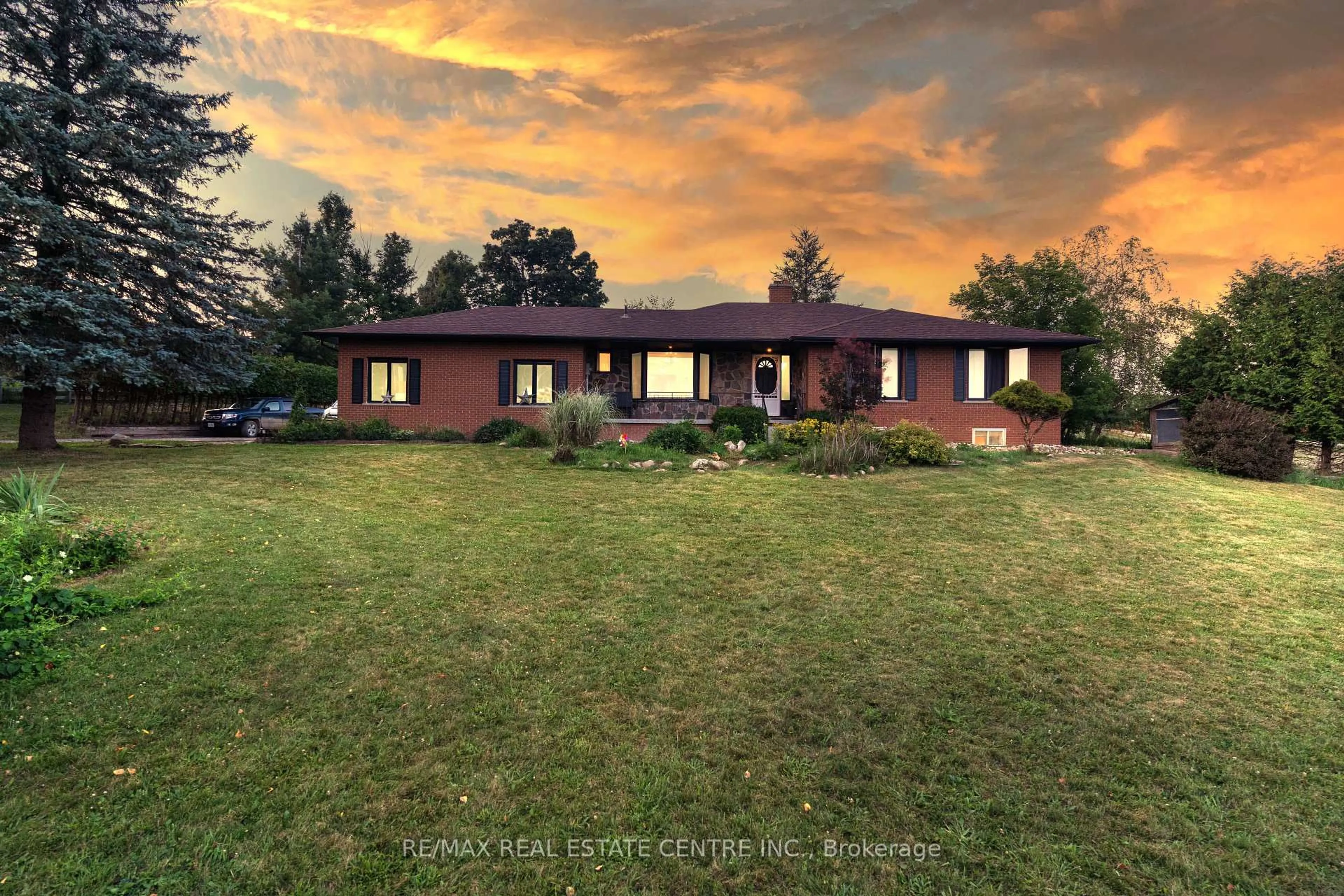 A pic from outside/outdoor area/front of a property/back of a property/a pic from drone, unknown for 5295 Fifth Line, Erin Ontario N0B 1T0