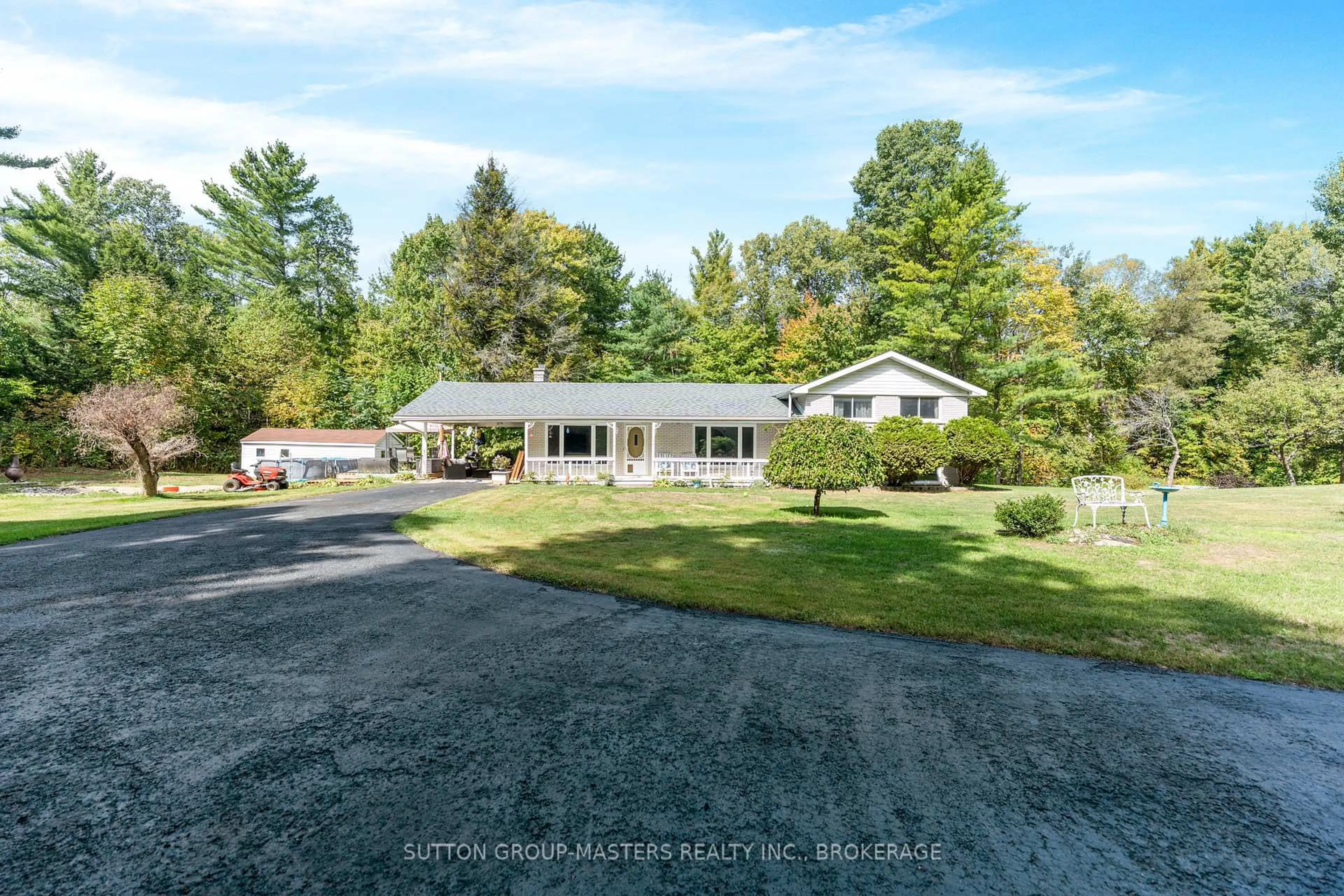 A pic from outside/outdoor area/front of a property/back of a property/a pic from drone, unknown for 26 Hallecks Rd, Front of Yonge Ontario K6V 5T3