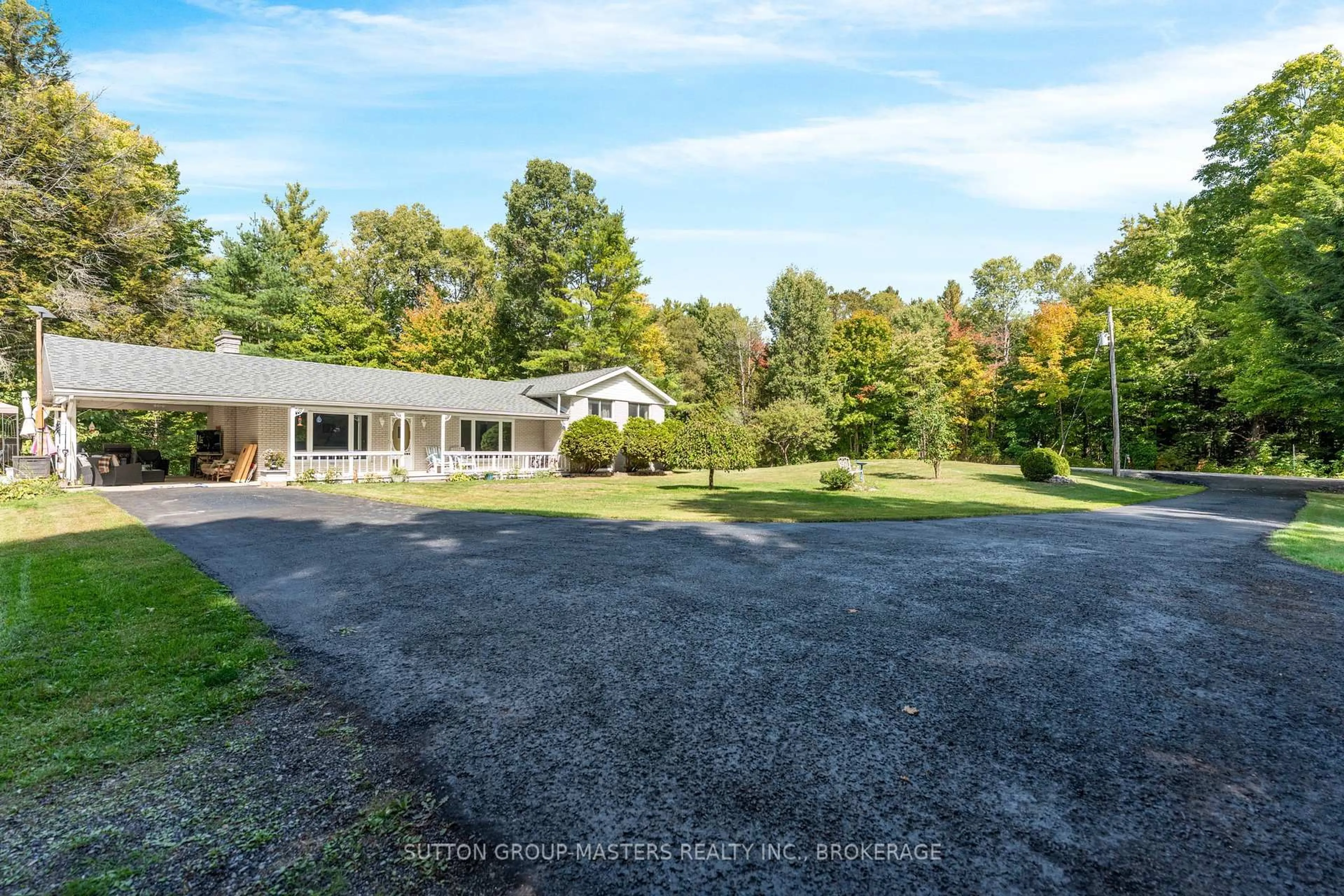 A pic from outside/outdoor area/front of a property/back of a property/a pic from drone, water/lake/river/ocean view for 26 Hallecks Rd, Front of Yonge Ontario K6V 5T3