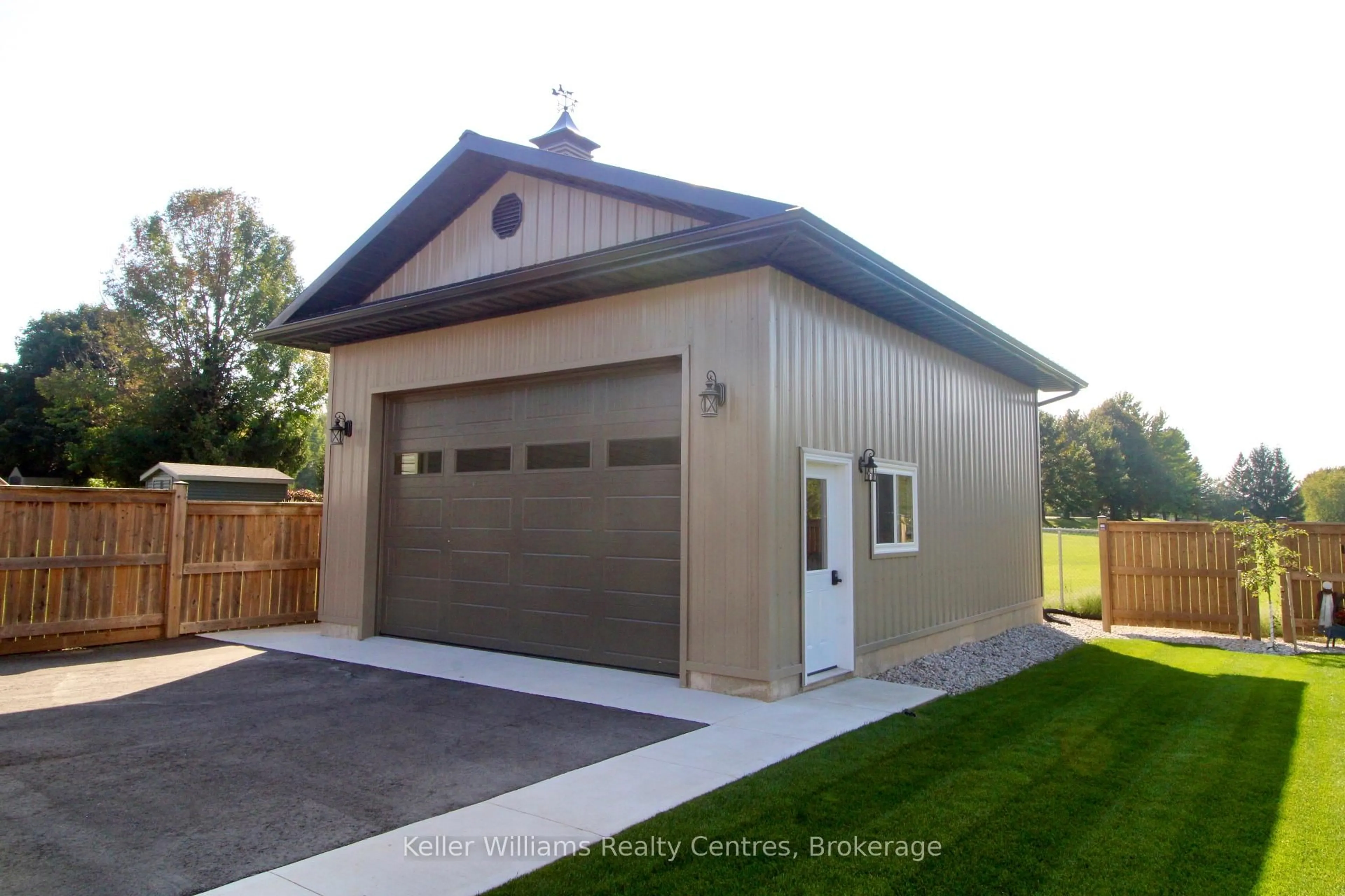 Indoor garage for 102 Tower Rd, Arran-Elderslie Ontario N0G 1L0