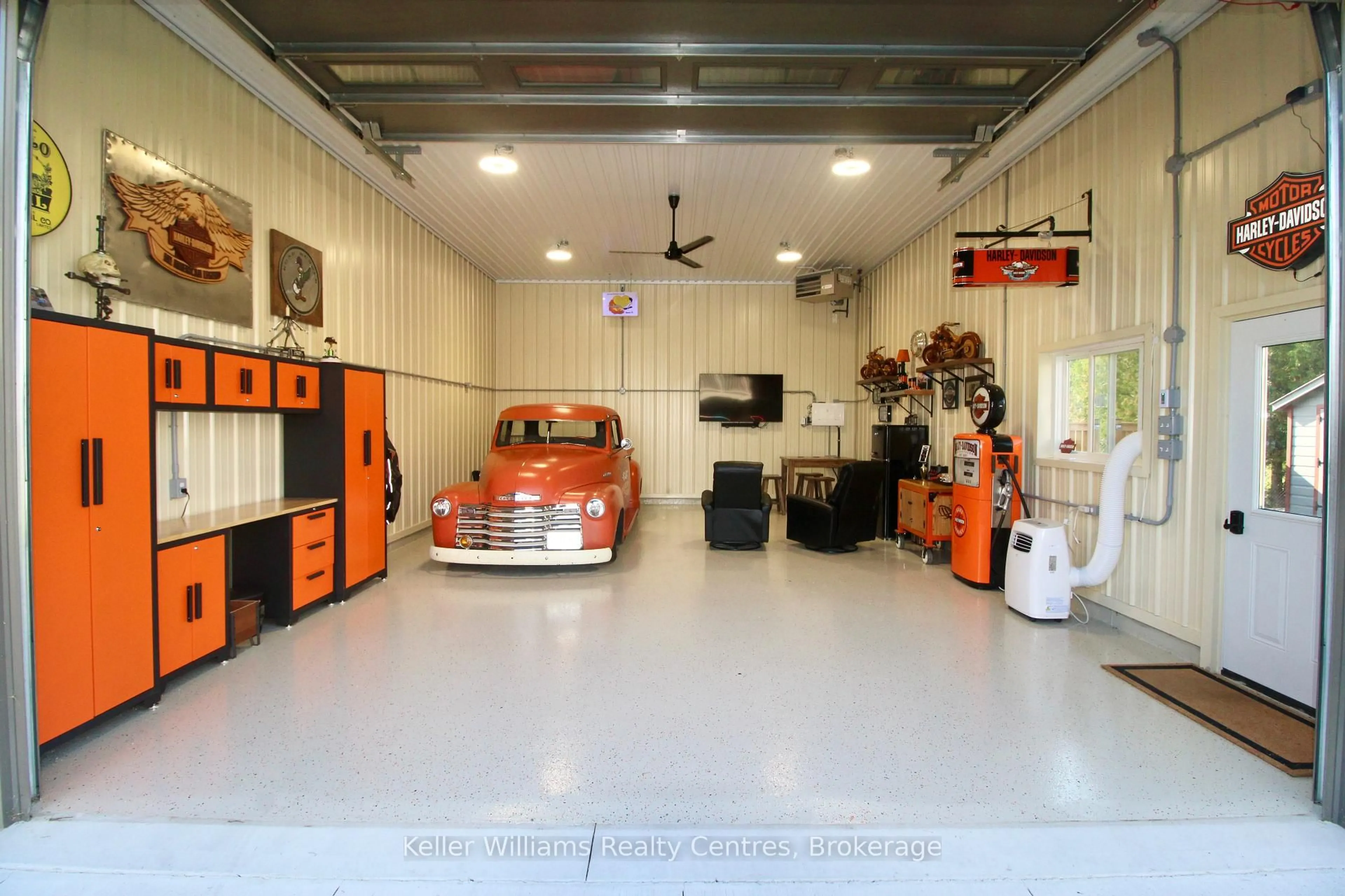 Indoor garage for 102 Tower Rd, Arran-Elderslie Ontario N0G 1L0