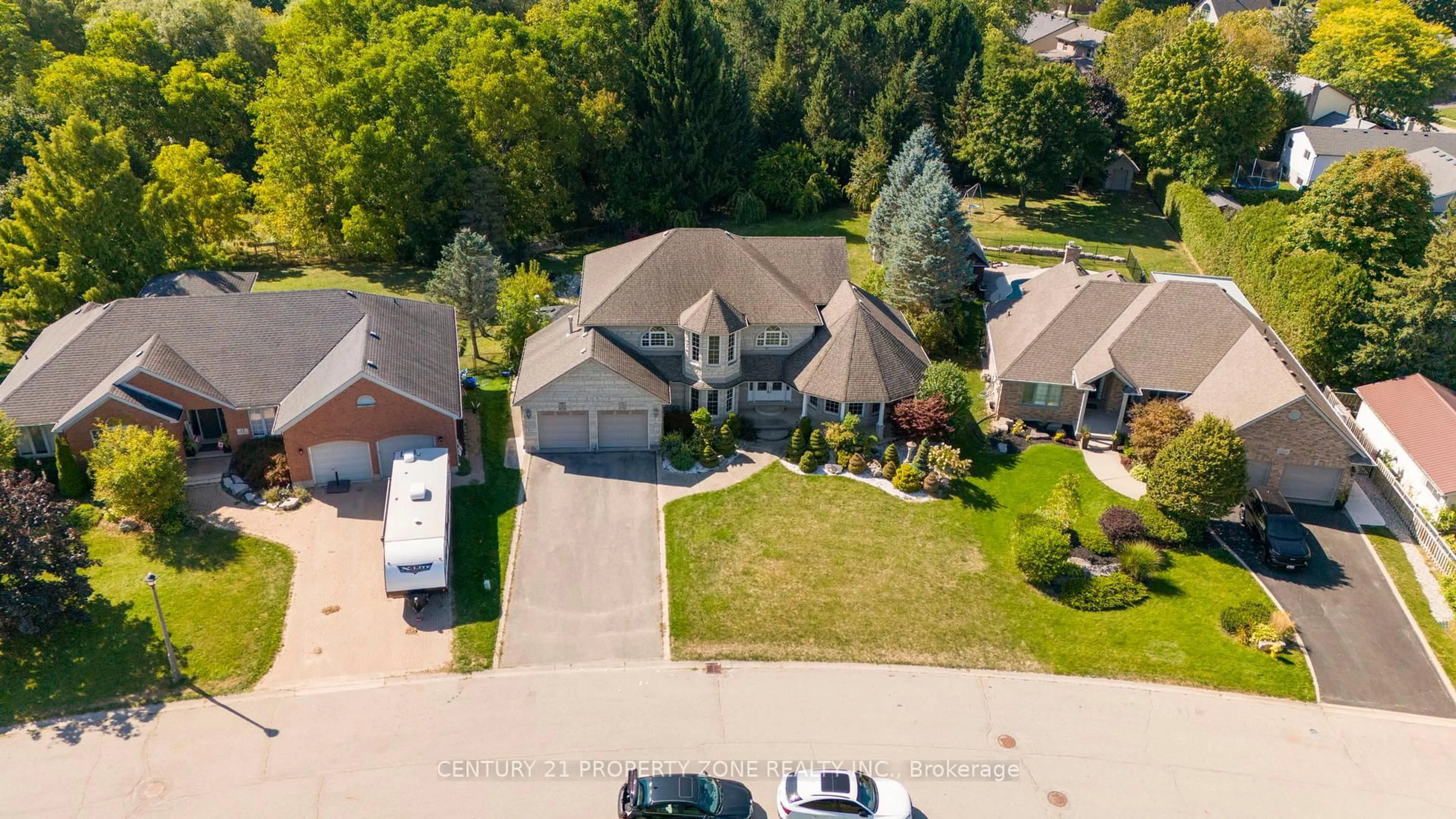 A pic from outside/outdoor area/front of a property/back of a property/a pic from drone, street for 15 Royal York Crt, Brant Ontario N0E 1N0