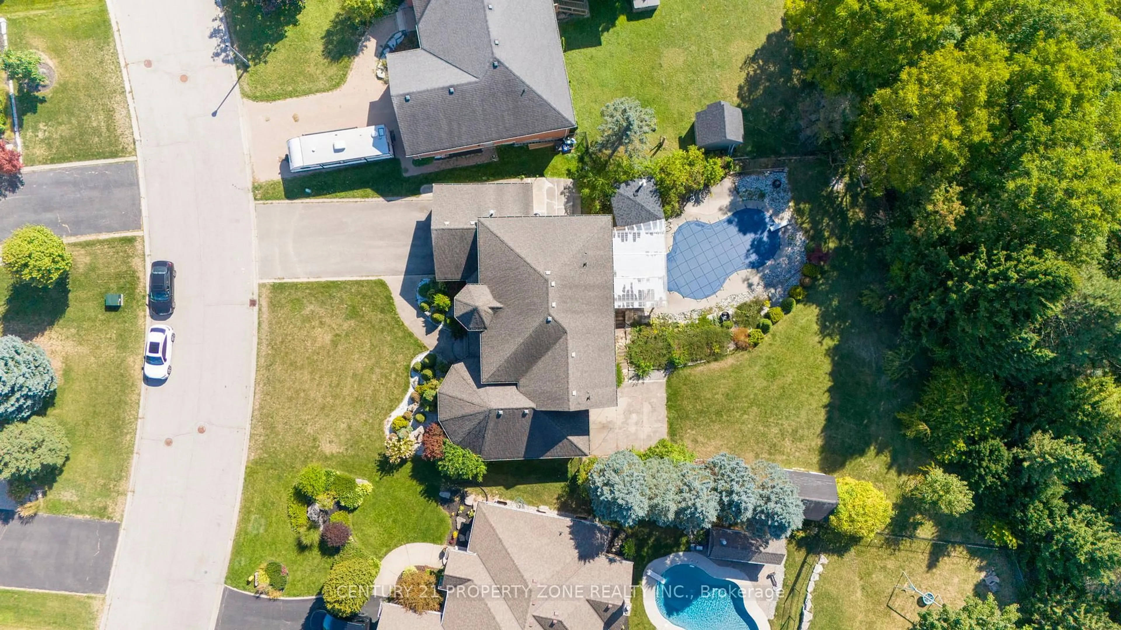 A pic from outside/outdoor area/front of a property/back of a property/a pic from drone, street for 15 Royal York Crt, Brant Ontario N0E 1N0