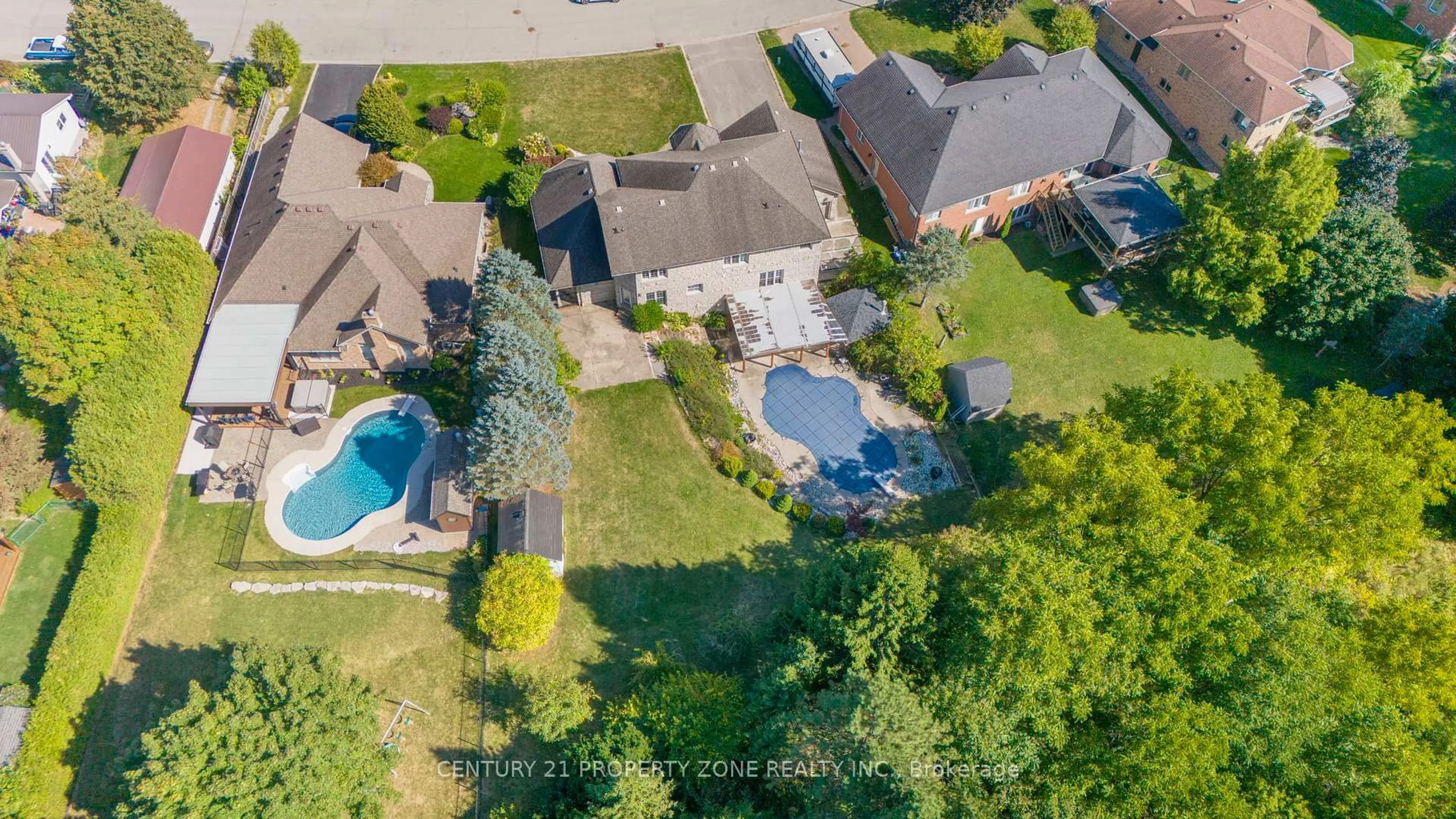 A pic from outside/outdoor area/front of a property/back of a property/a pic from drone, unknown for 15 Royal York Crt, Brant Ontario N0E 1N0
