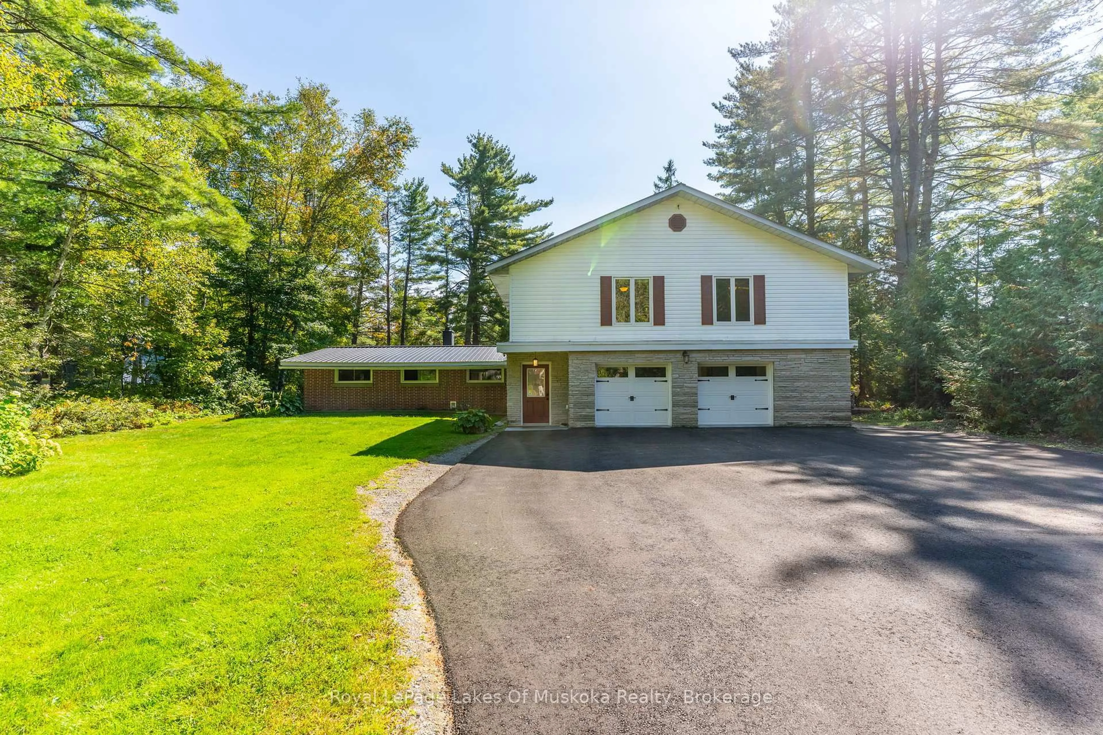 A pic from outside/outdoor area/front of a property/back of a property/a pic from drone, street for 50 Brofoco Dr, Bracebridge Ontario P1L 1C9