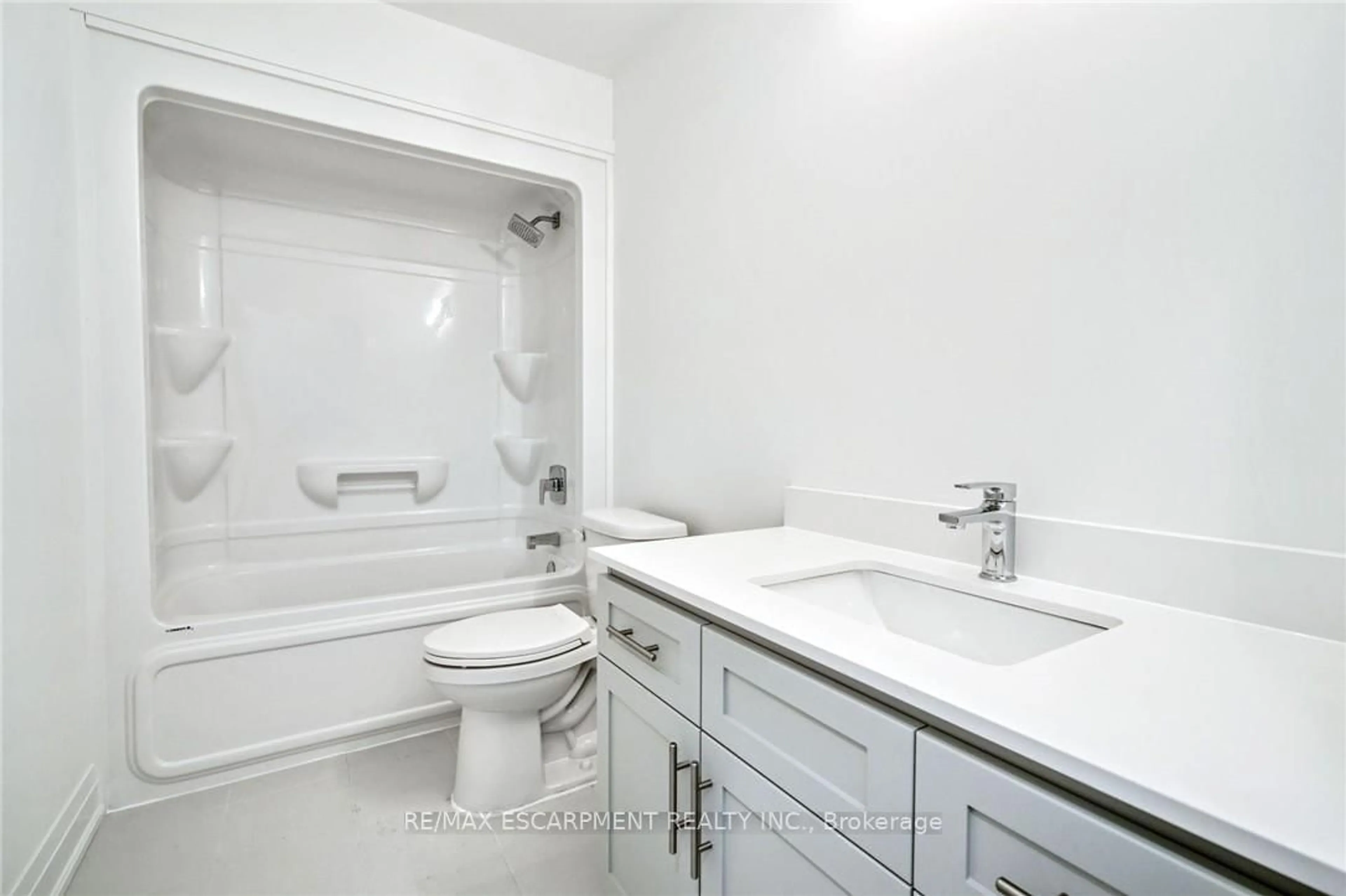 Standard bathroom, unknown for 14 Clear Valley Lane, Hamilton Ontario L0R 1W0