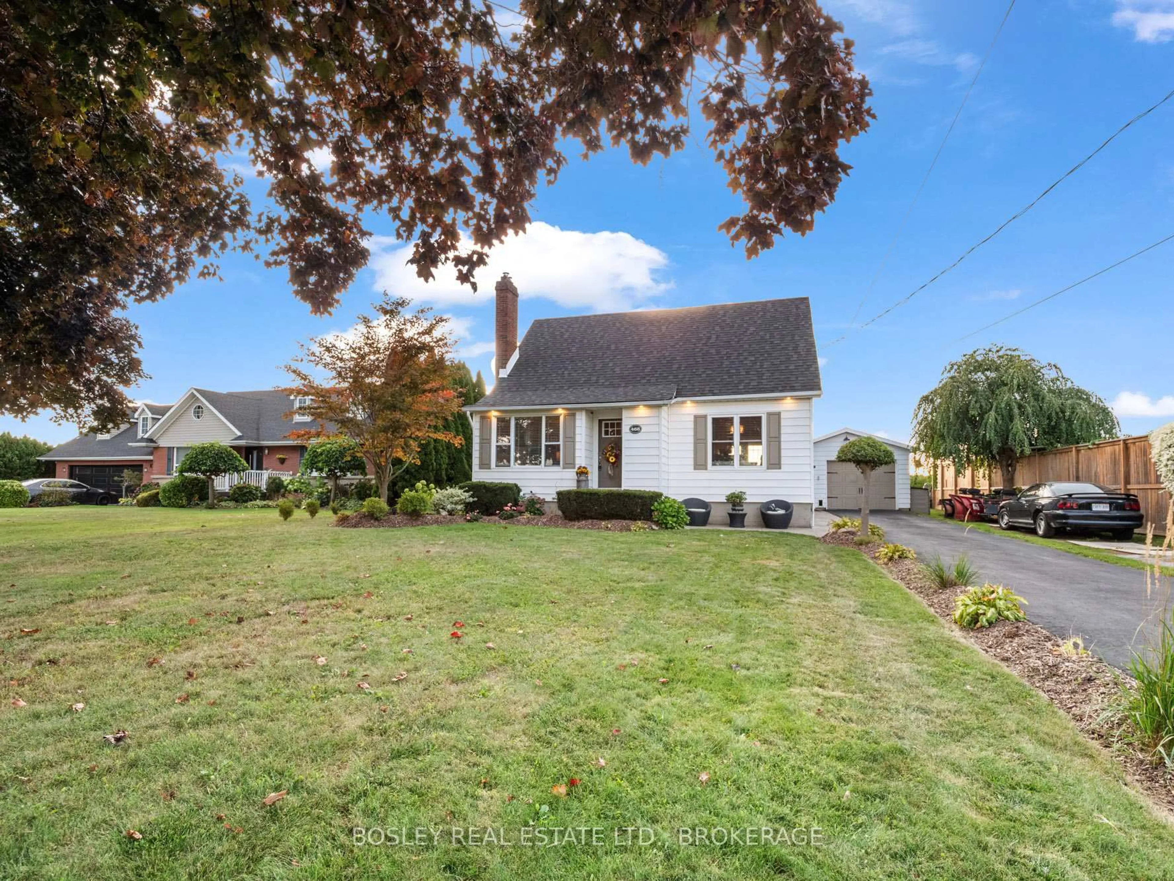 A pic from outside/outdoor area/front of a property/back of a property/a pic from drone, street for 468 READ Rd, St. Catharines Ontario L2R 7K6