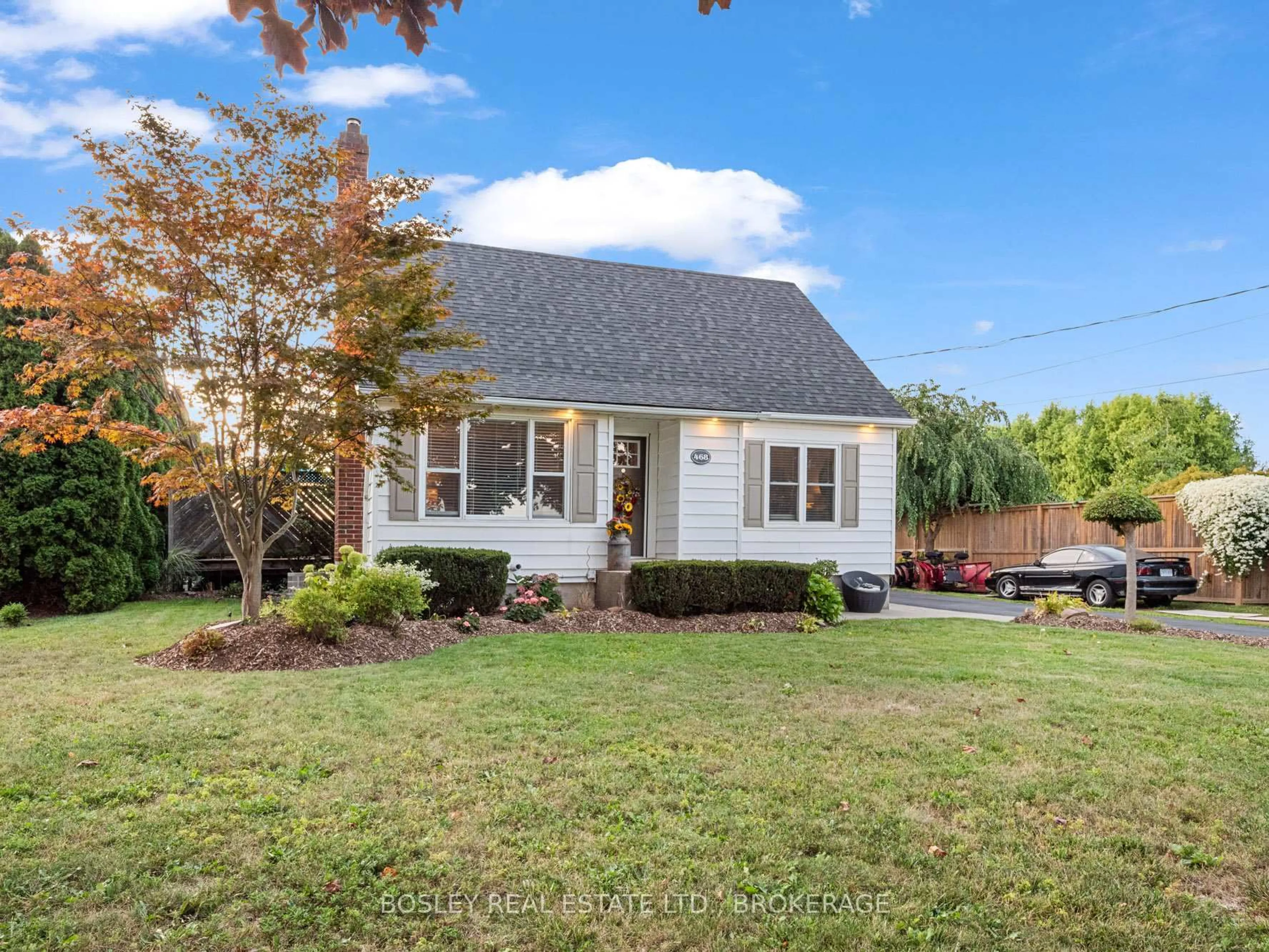 Home with vinyl exterior material, water/lake/river/ocean view for 468 READ Rd, St. Catharines Ontario L2R 7K6