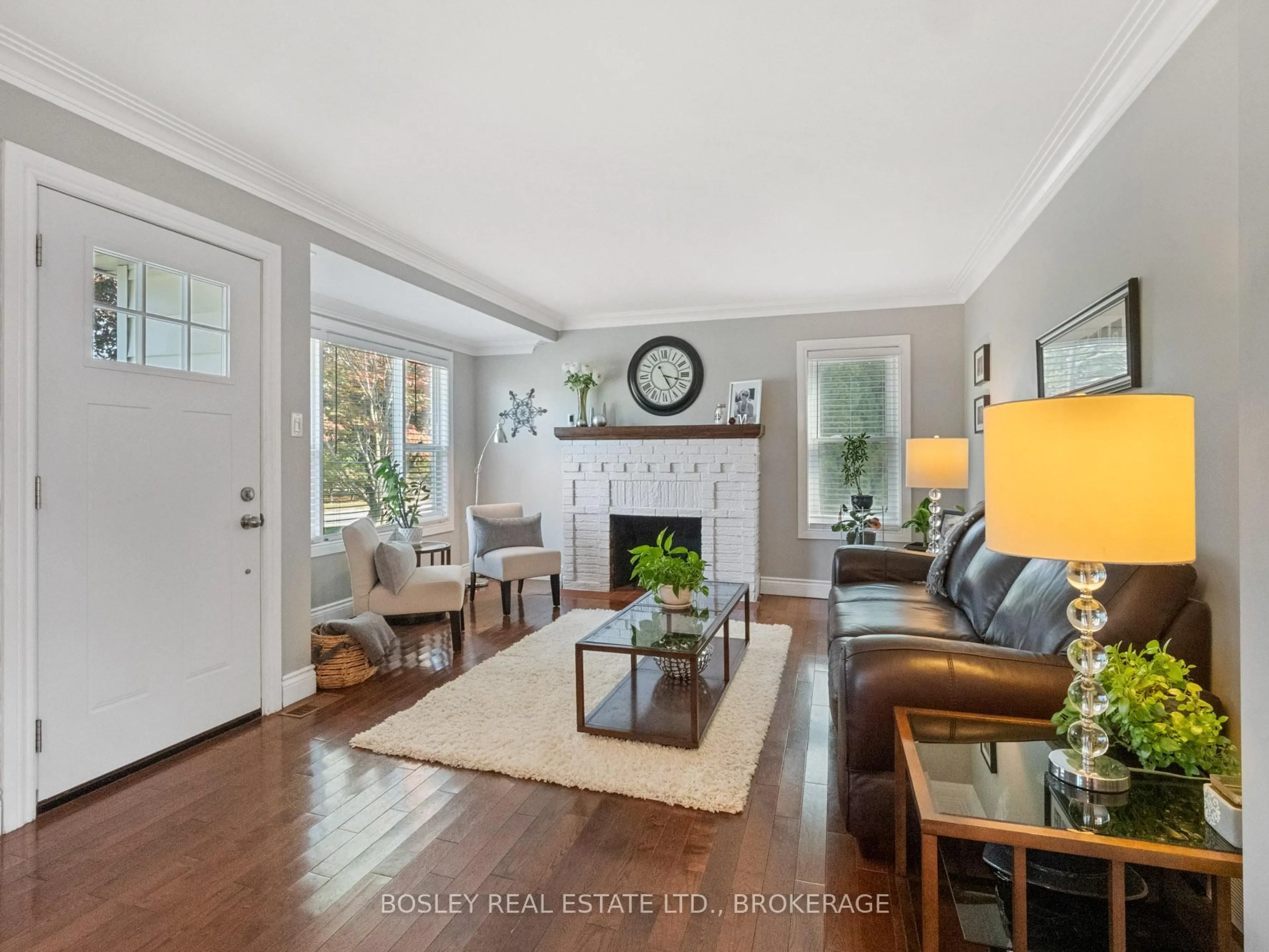 Living room with furniture, unknown for 468 READ Rd, St. Catharines Ontario L2R 7K6