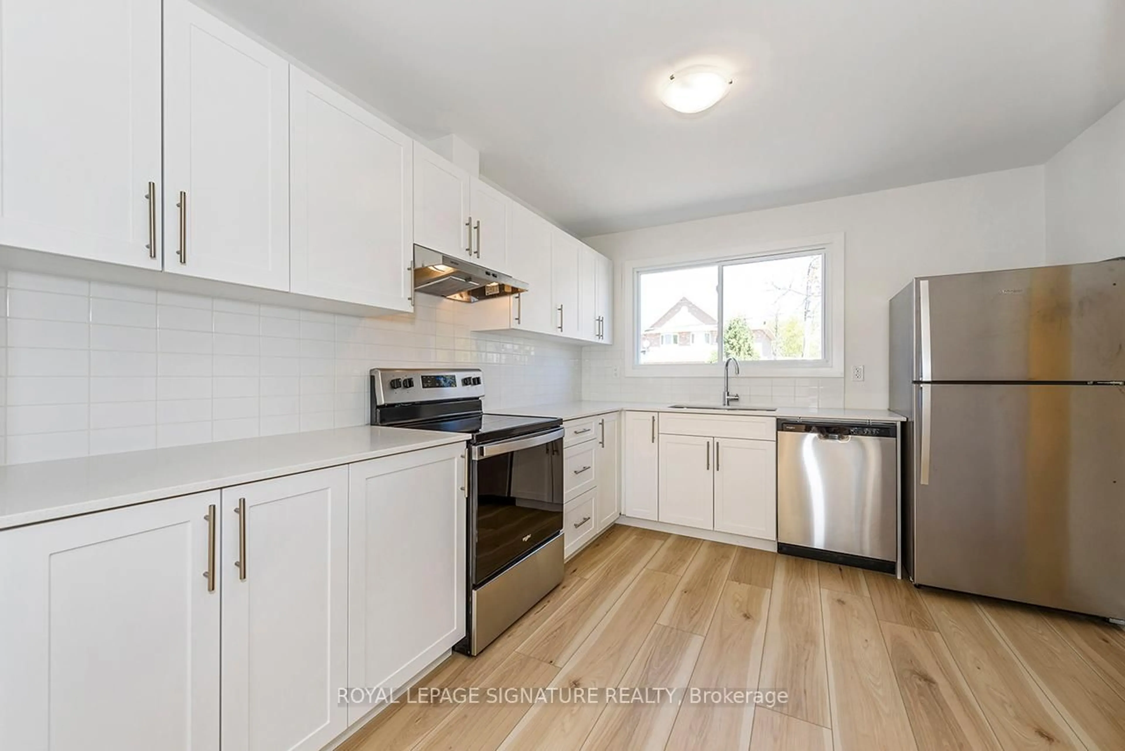 Standard kitchen, wood/laminate floor for 20 Anna Capri Dr #8, Hamilton Ontario L8W 1M6