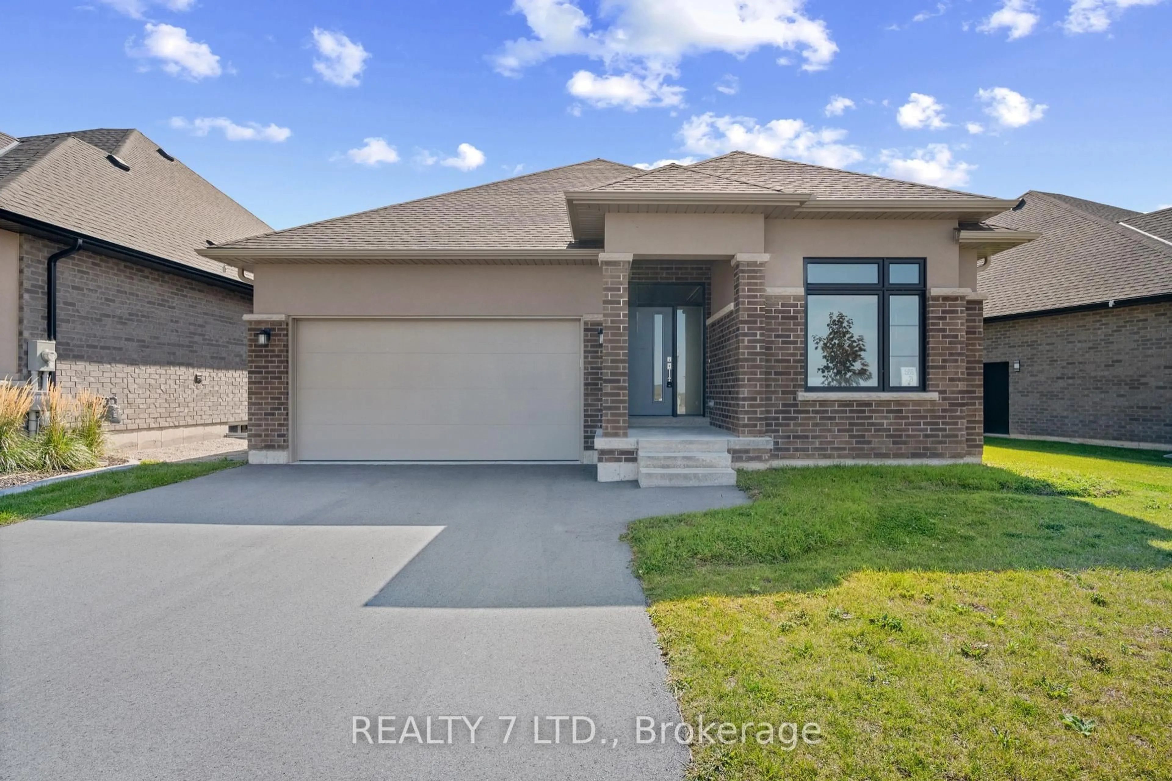 Home with brick exterior material, street for 566 Old Course Tr, Welland Ontario L3B 6G8