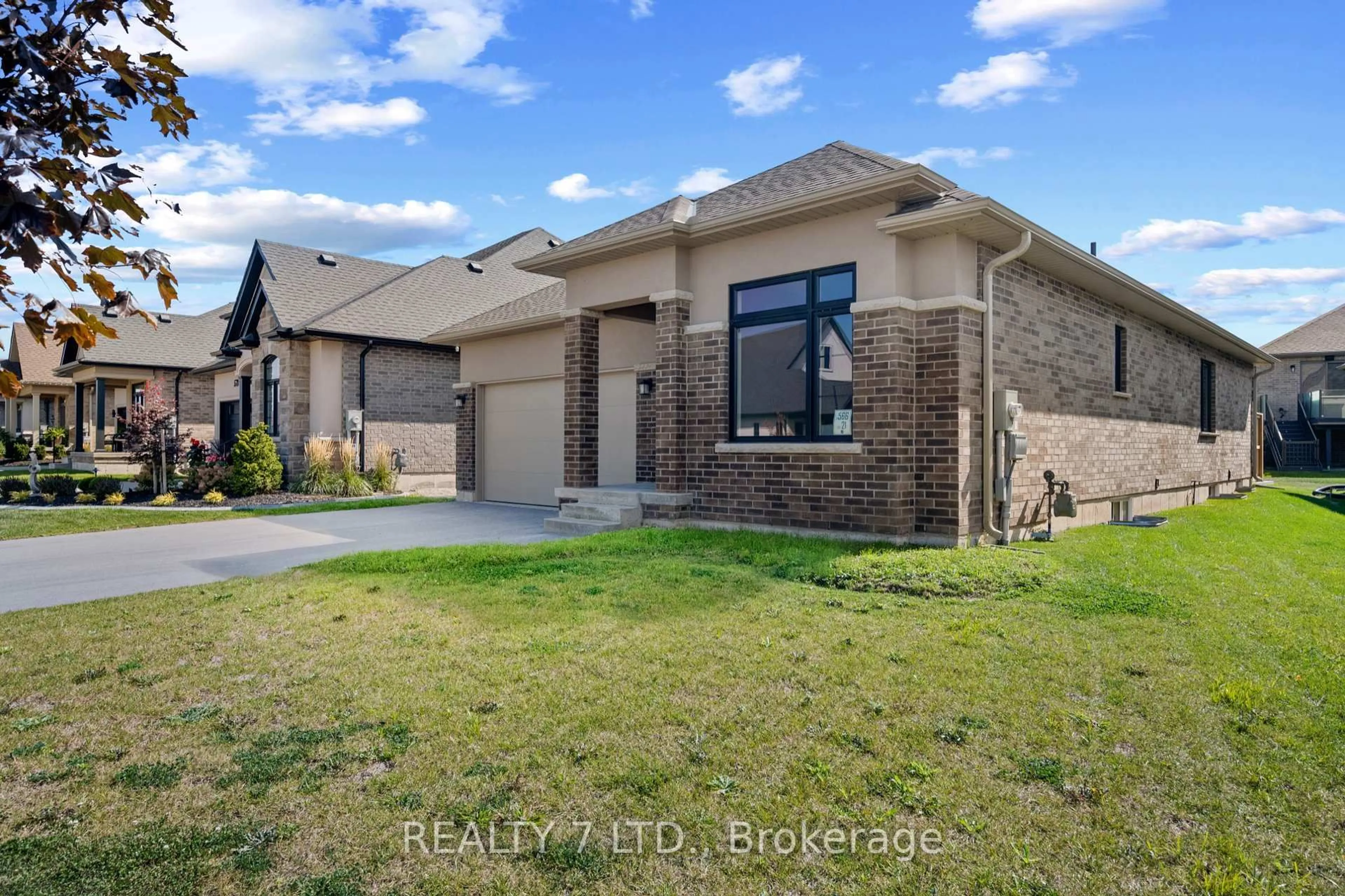Home with brick exterior material, street for 566 Old Course Tr, Welland Ontario L3B 6G8