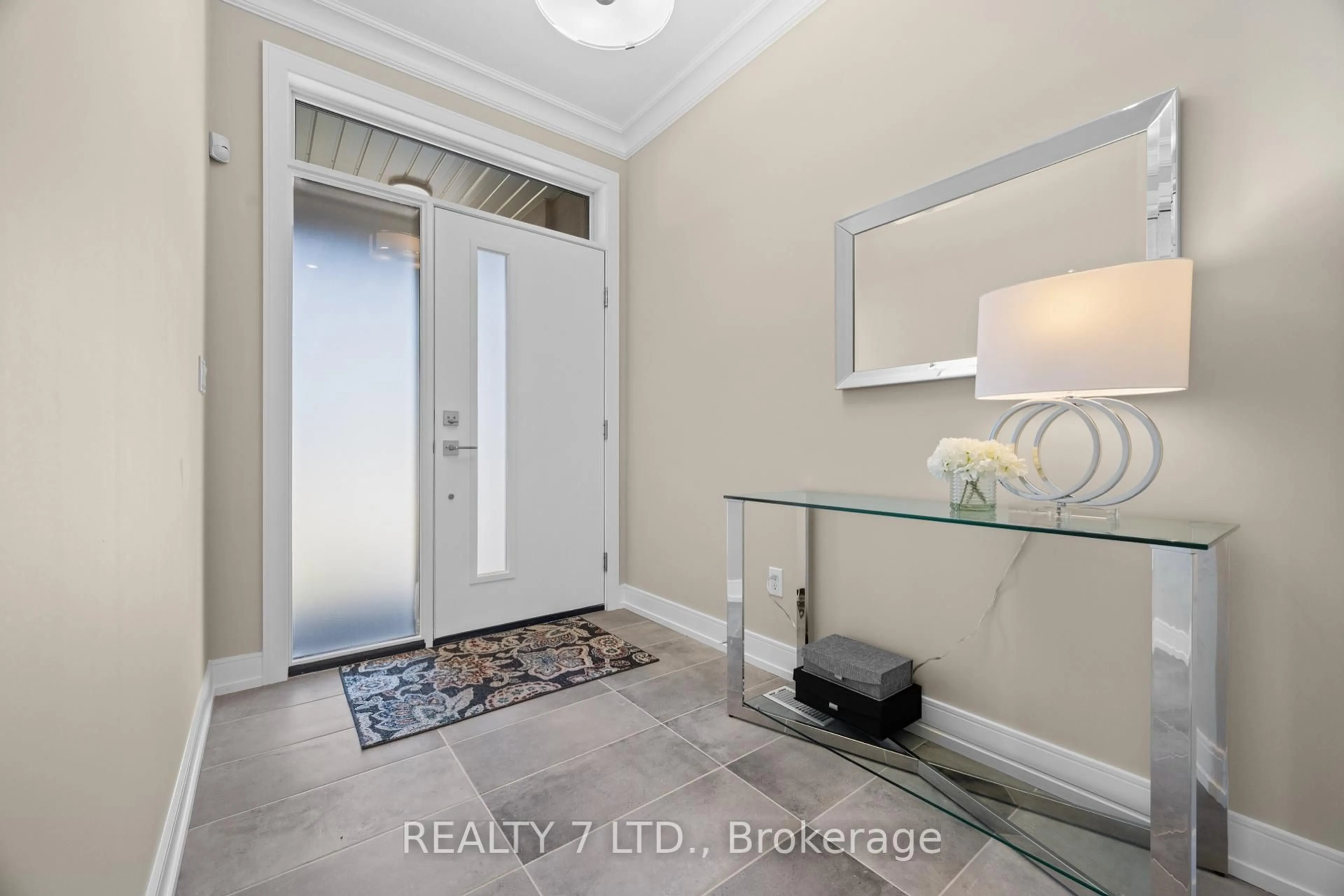 Indoor entryway for 566 Old Course Tr, Welland Ontario L3B 6G8