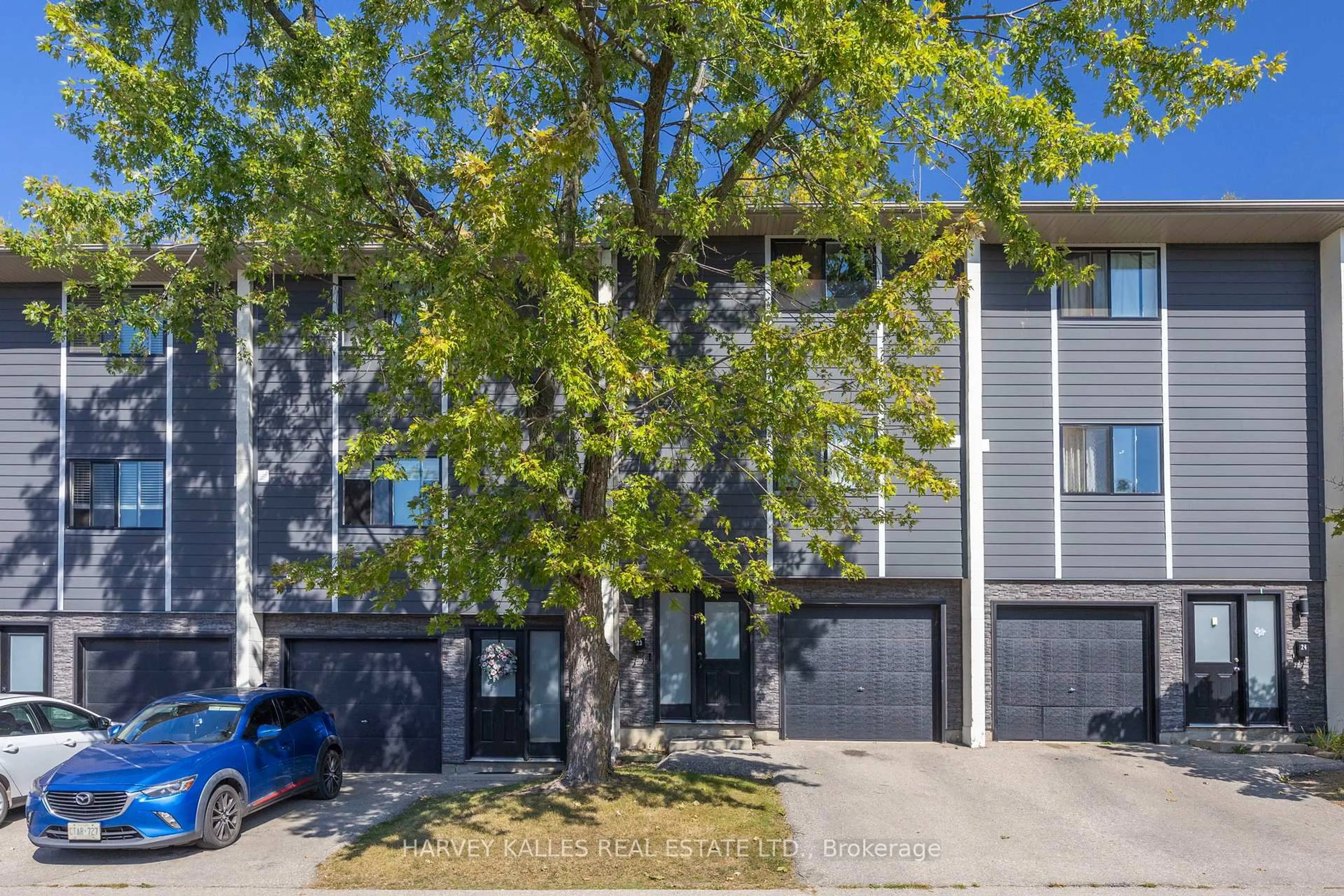 A pic from outside/outdoor area/front of a property/back of a property/a pic from drone, street for 135 Chalmers St #23, Cambridge Ontario N1R 6M2