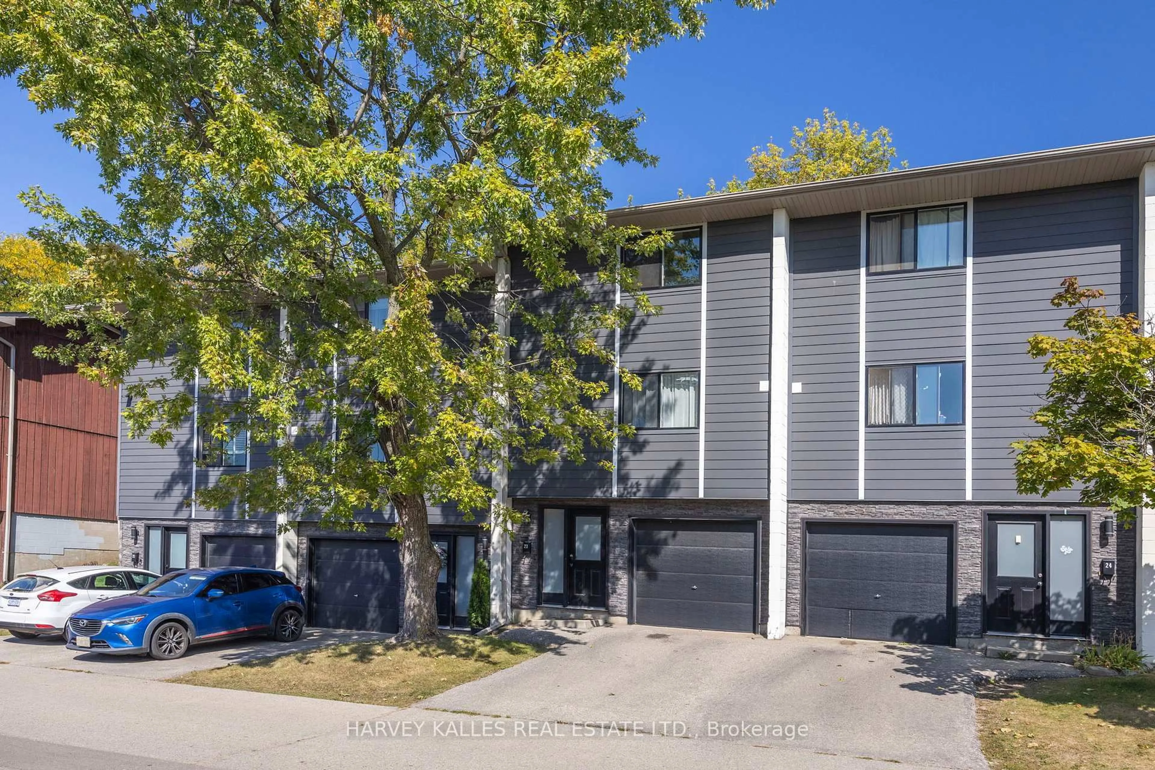 A pic from outside/outdoor area/front of a property/back of a property/a pic from drone, street for 135 Chalmers St #23, Cambridge Ontario N1R 6M2