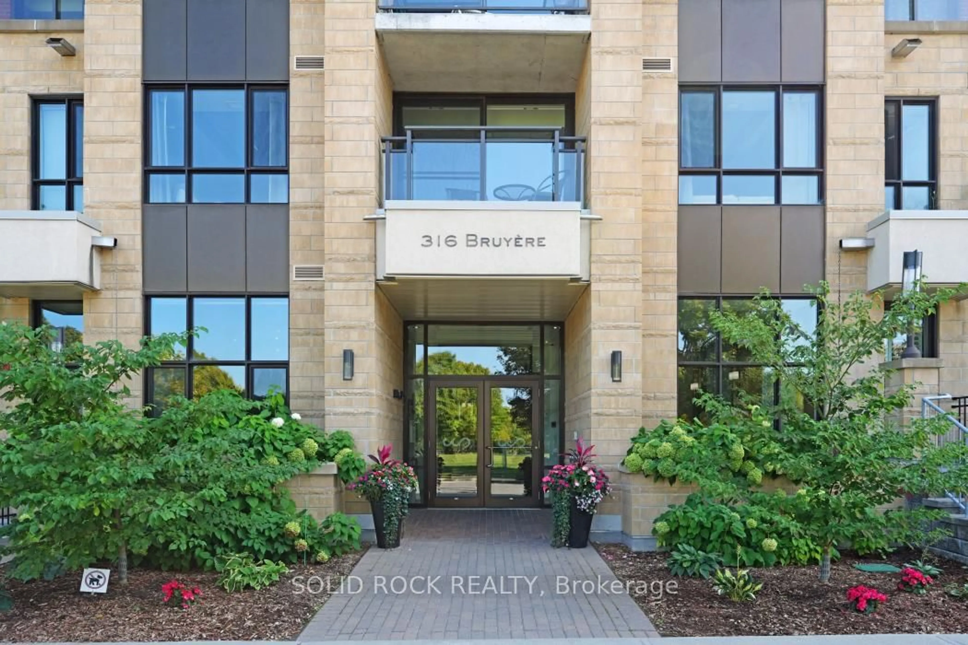 Indoor foyer for 316 Bruyere St #207, Ottawa Ontario K1N 0C3