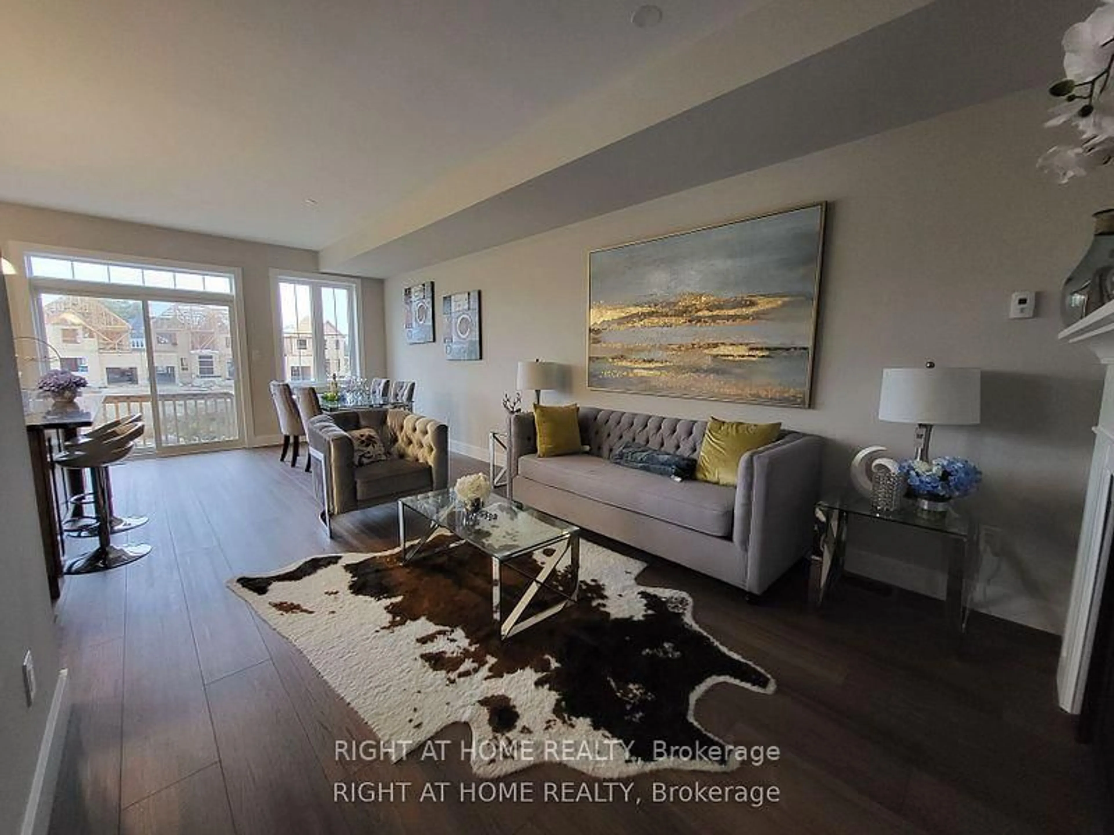 Living room with furniture, unknown for 140 Black Willow Cres, Blue Mountains Ontario L9Y 4E4