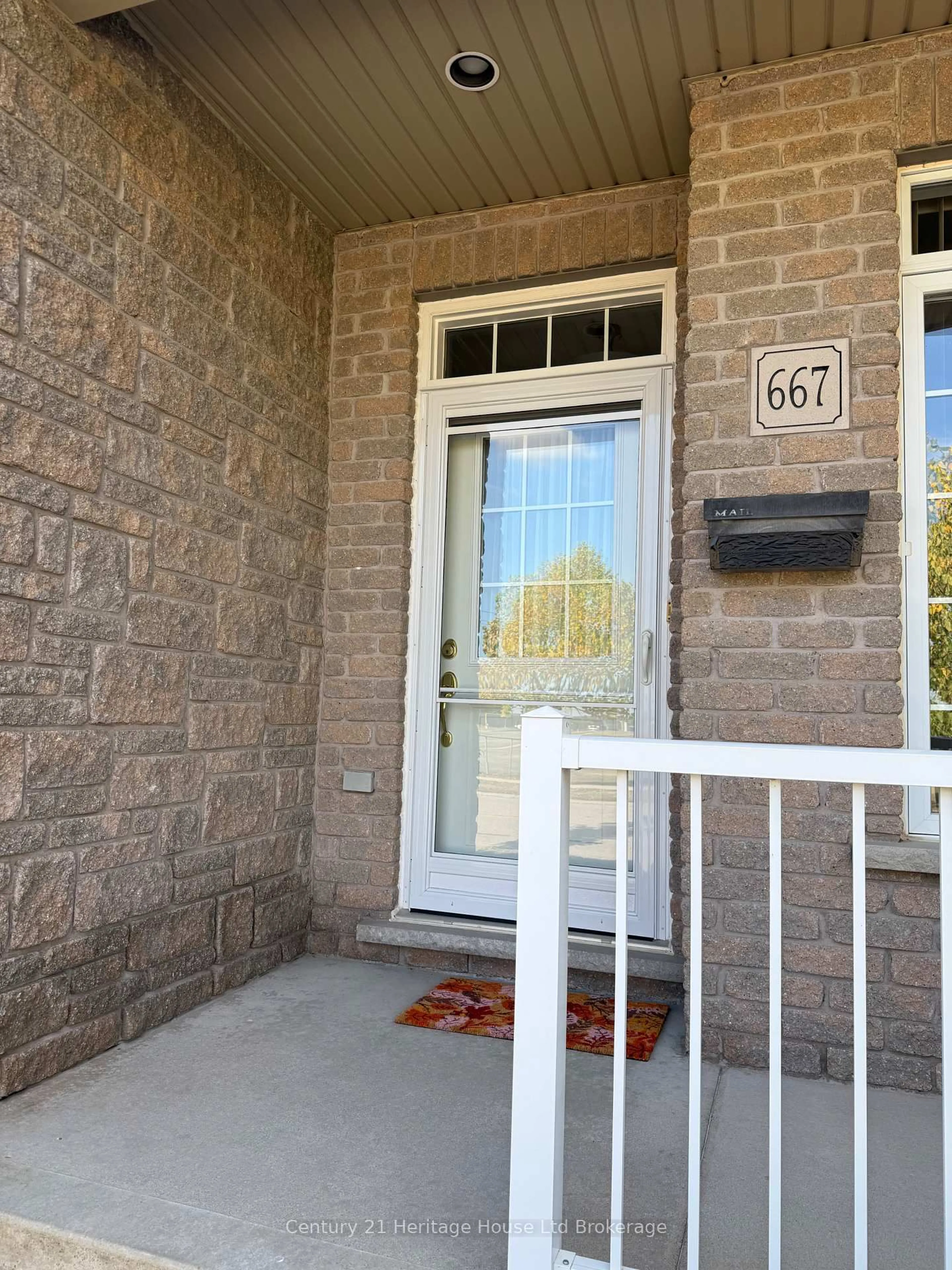 Indoor entryway for 667 Southwood Way #2, Woodstock Ontario N4S 9A6