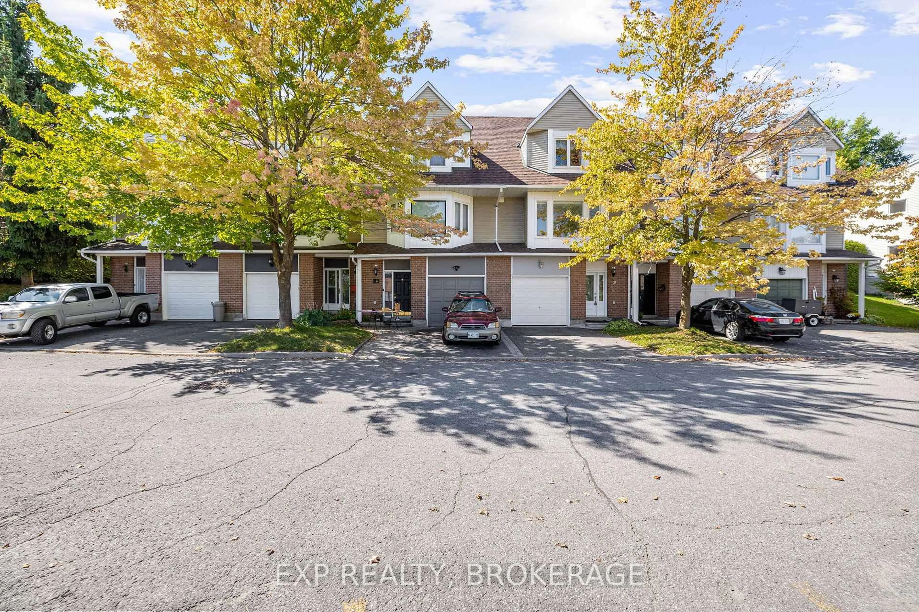 A pic from outside/outdoor area/front of a property/back of a property/a pic from drone, street for 21 DURBIN Crt, Kanata Ontario K2L 3T7