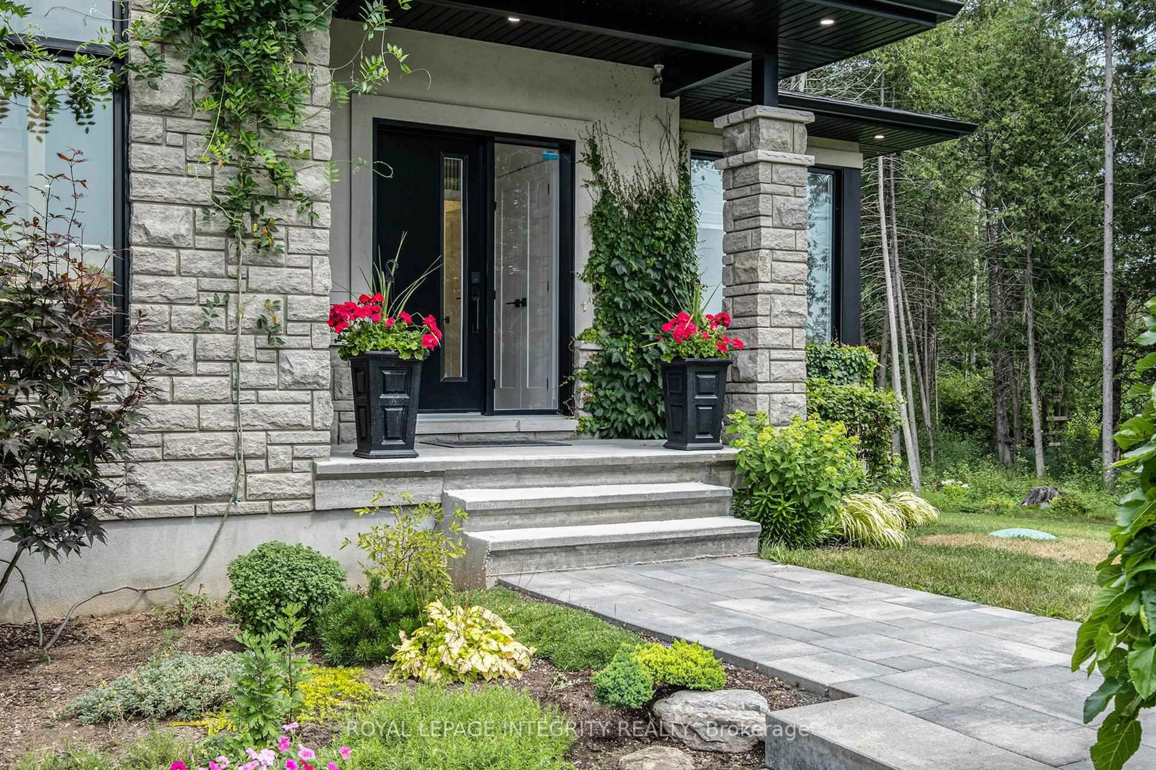 Indoor entryway for 309 Ridgemont Dr, Ashton Ontario K0A 1B0