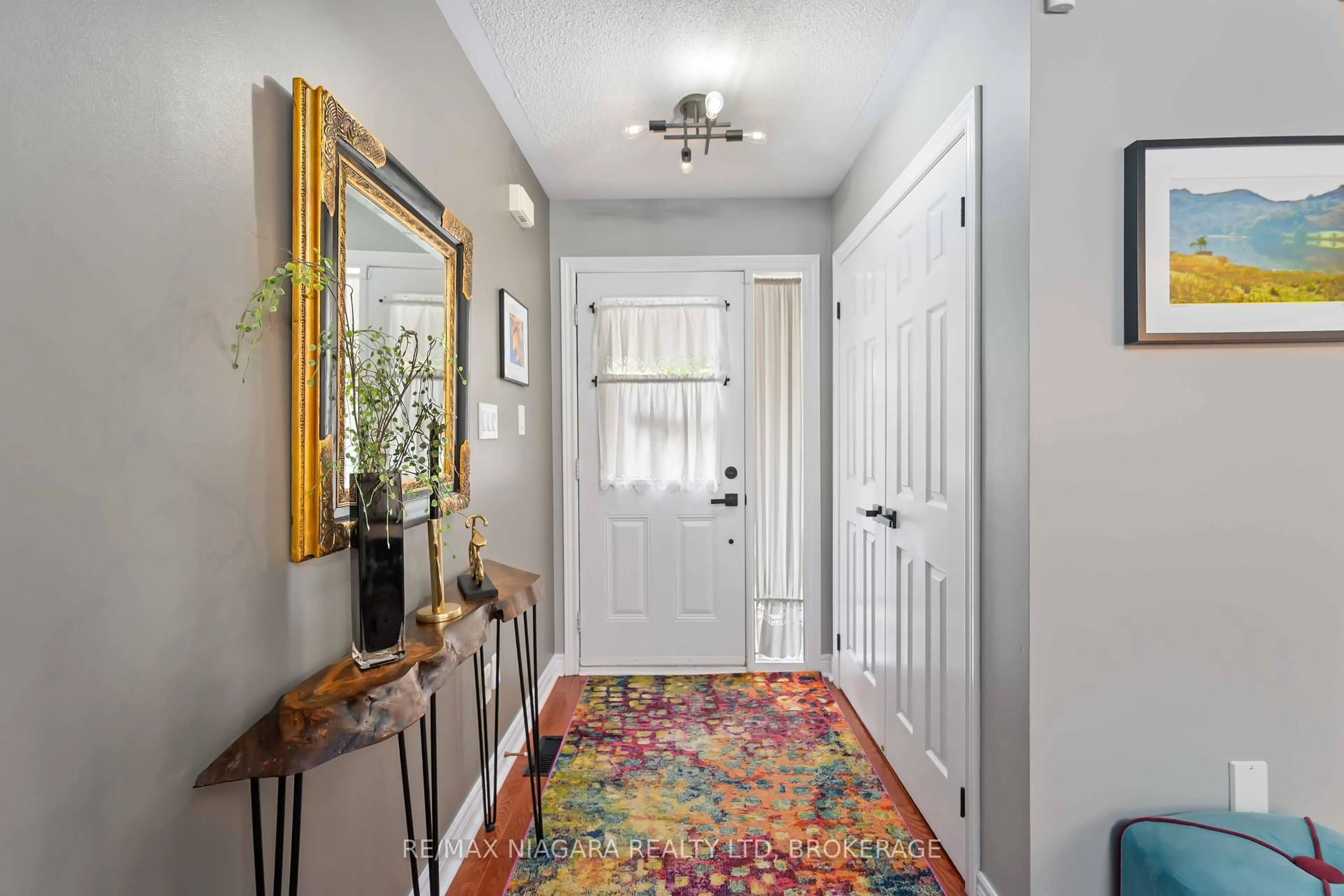 Indoor entryway for 55 Wright Cres, Niagara-on-the-Lake Ontario L0S 1J0