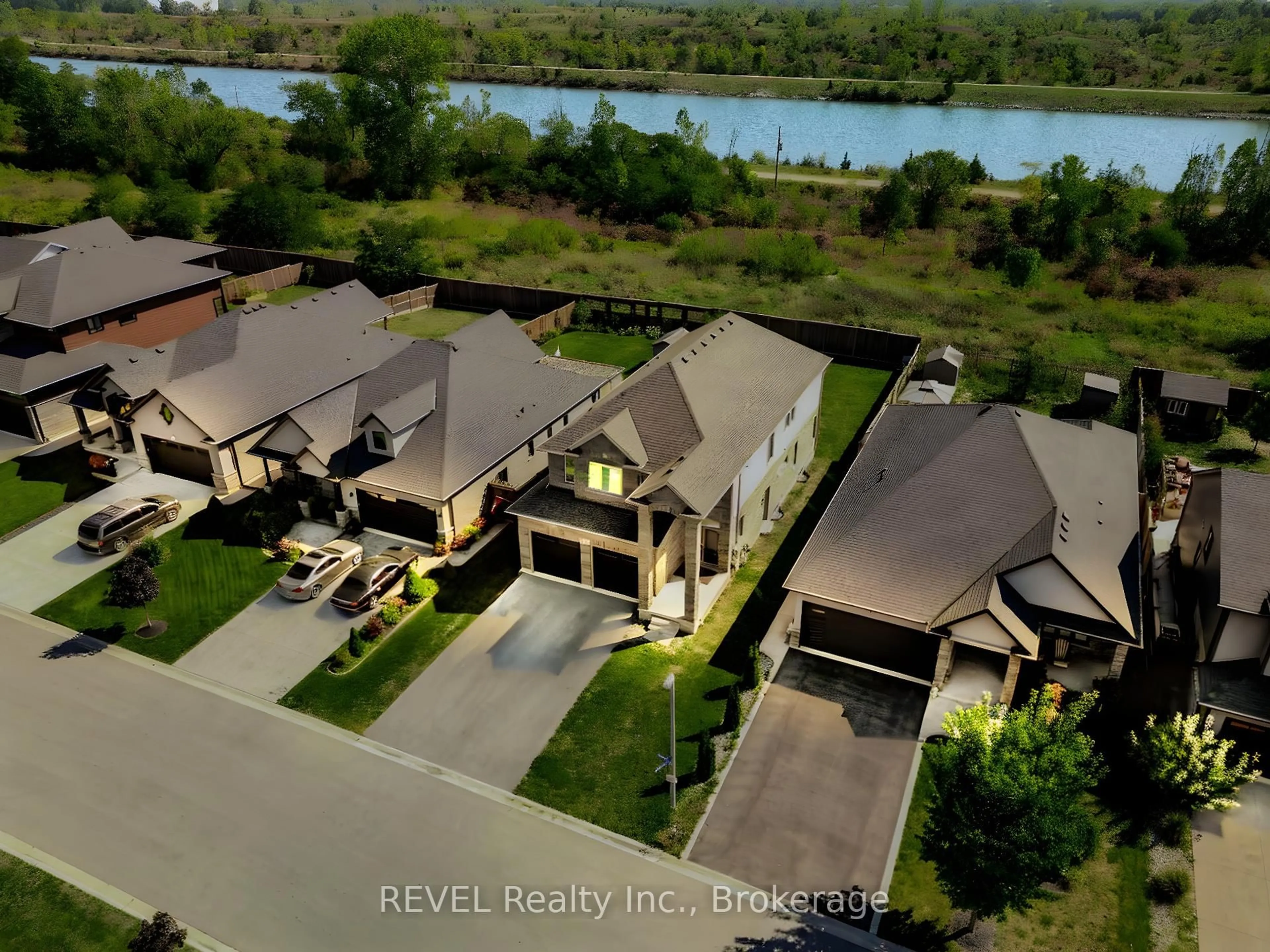 A pic from outside/outdoor area/front of a property/back of a property/a pic from drone, water/lake/river/ocean view for 202 Viger Dr, Welland Ontario L3B 5E9