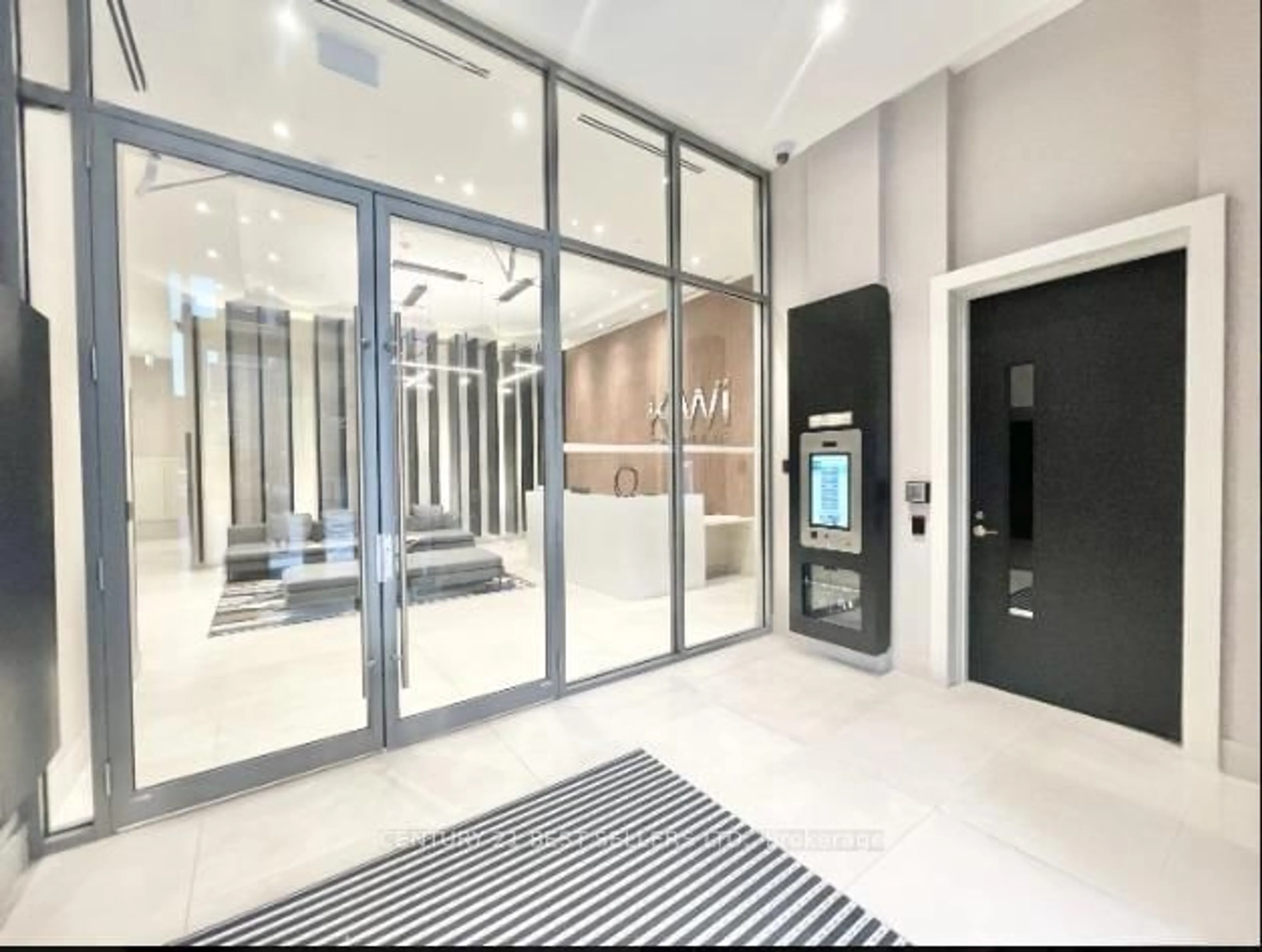 Indoor foyer for 212 King William St #401, Hamilton Ontario L8R 0A7