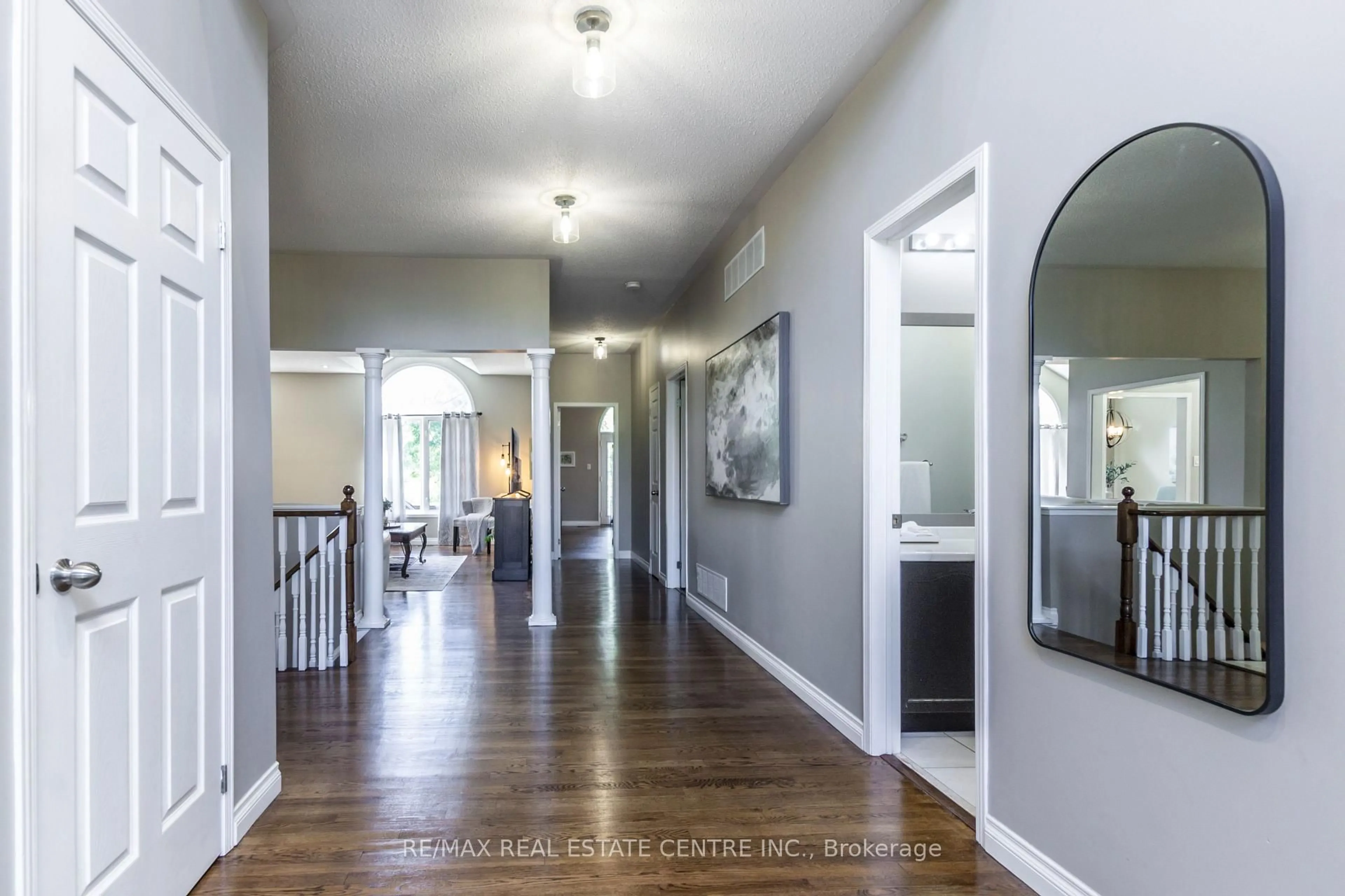 Indoor entryway for 52 Drinkwater Dr, Cambridge Ontario N1P 1E4