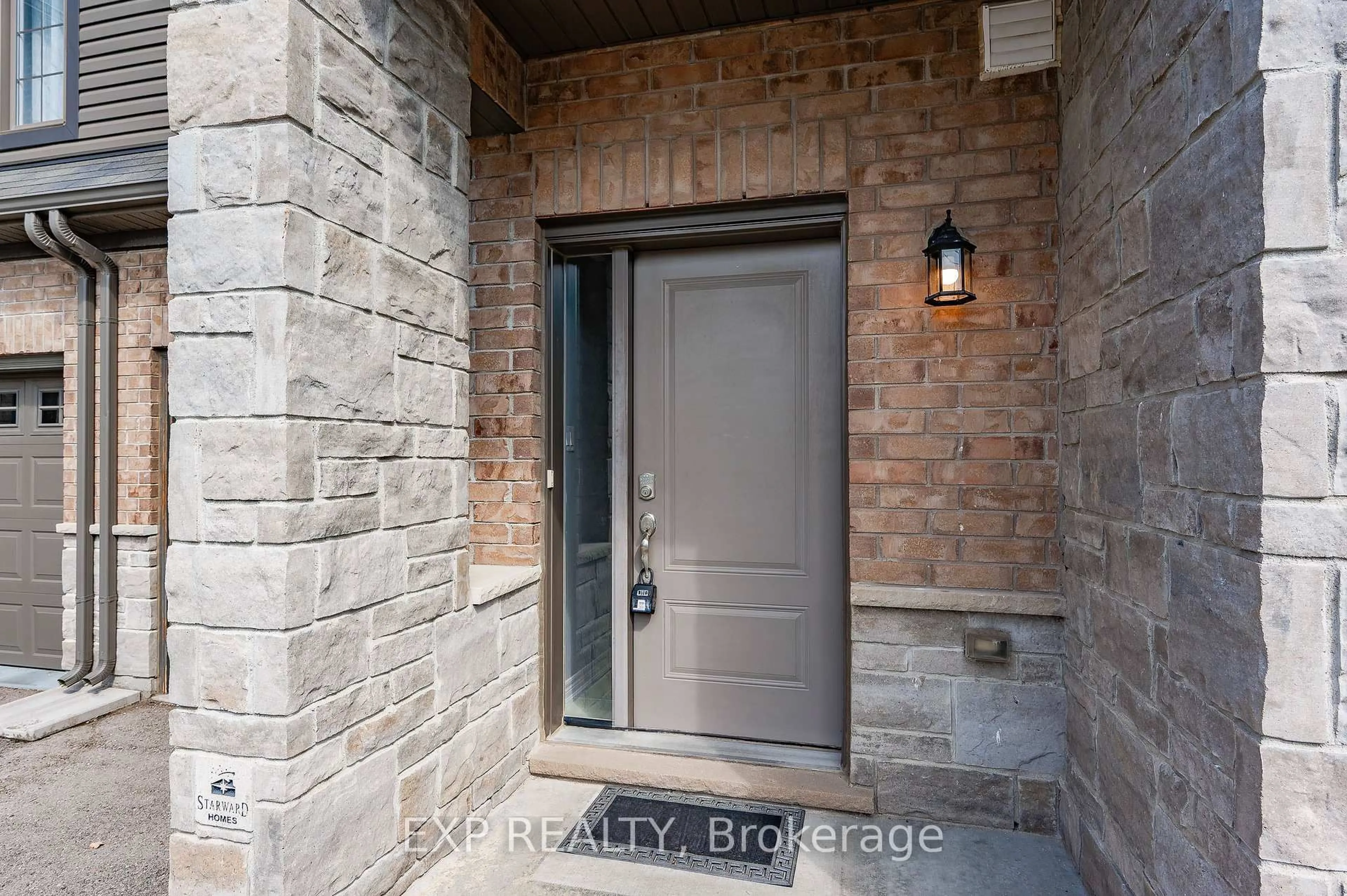 Indoor entryway for 377 Glancaster Rd #18, Hamilton Ontario L9G 0G4