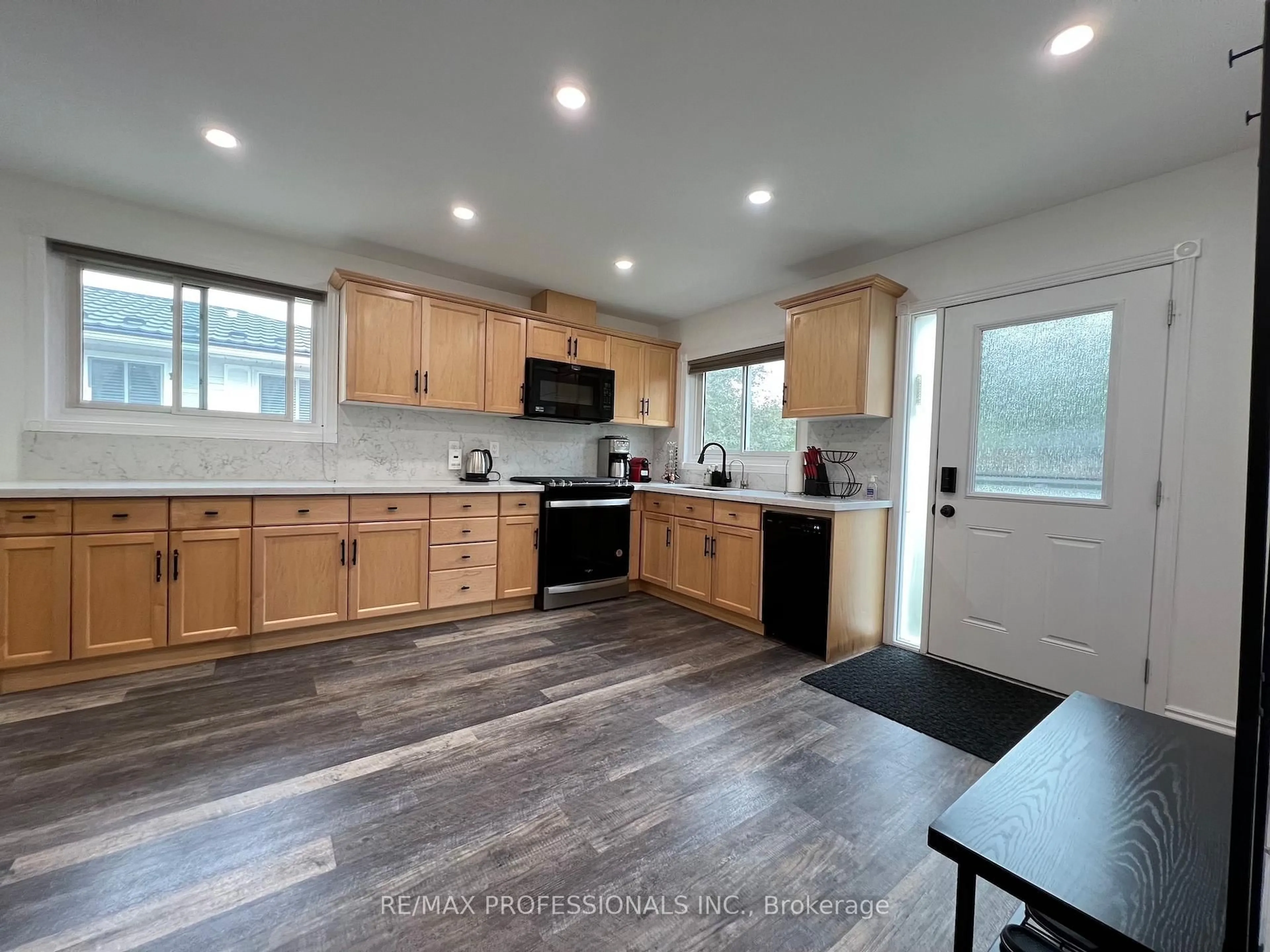 Open concept kitchen, unknown for 373 West Acres Dr, Guelph Ontario N1H 7B3