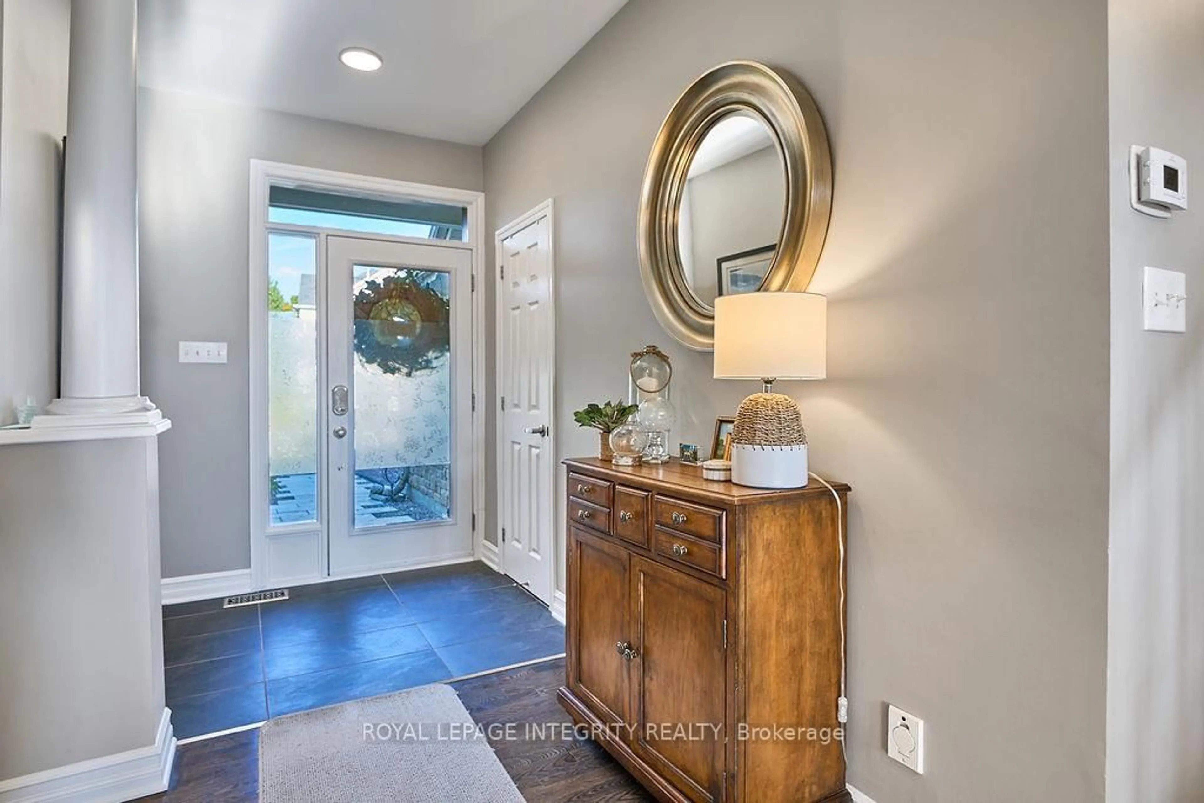 Indoor entryway for 21 Insmill Cres, Ottawa Ontario K2T 1G5
