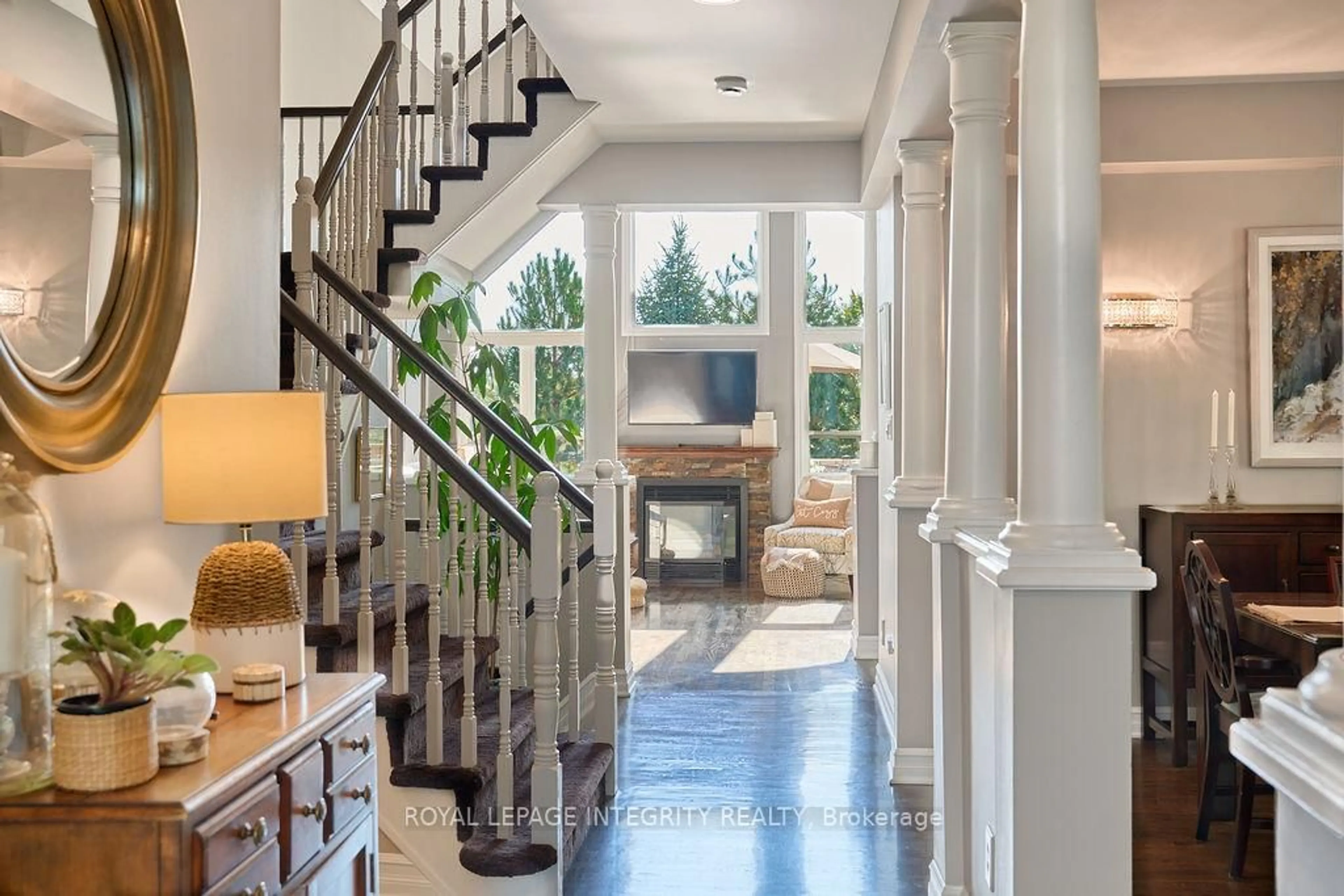 Indoor entryway for 21 Insmill Cres, Ottawa Ontario K2T 1G5