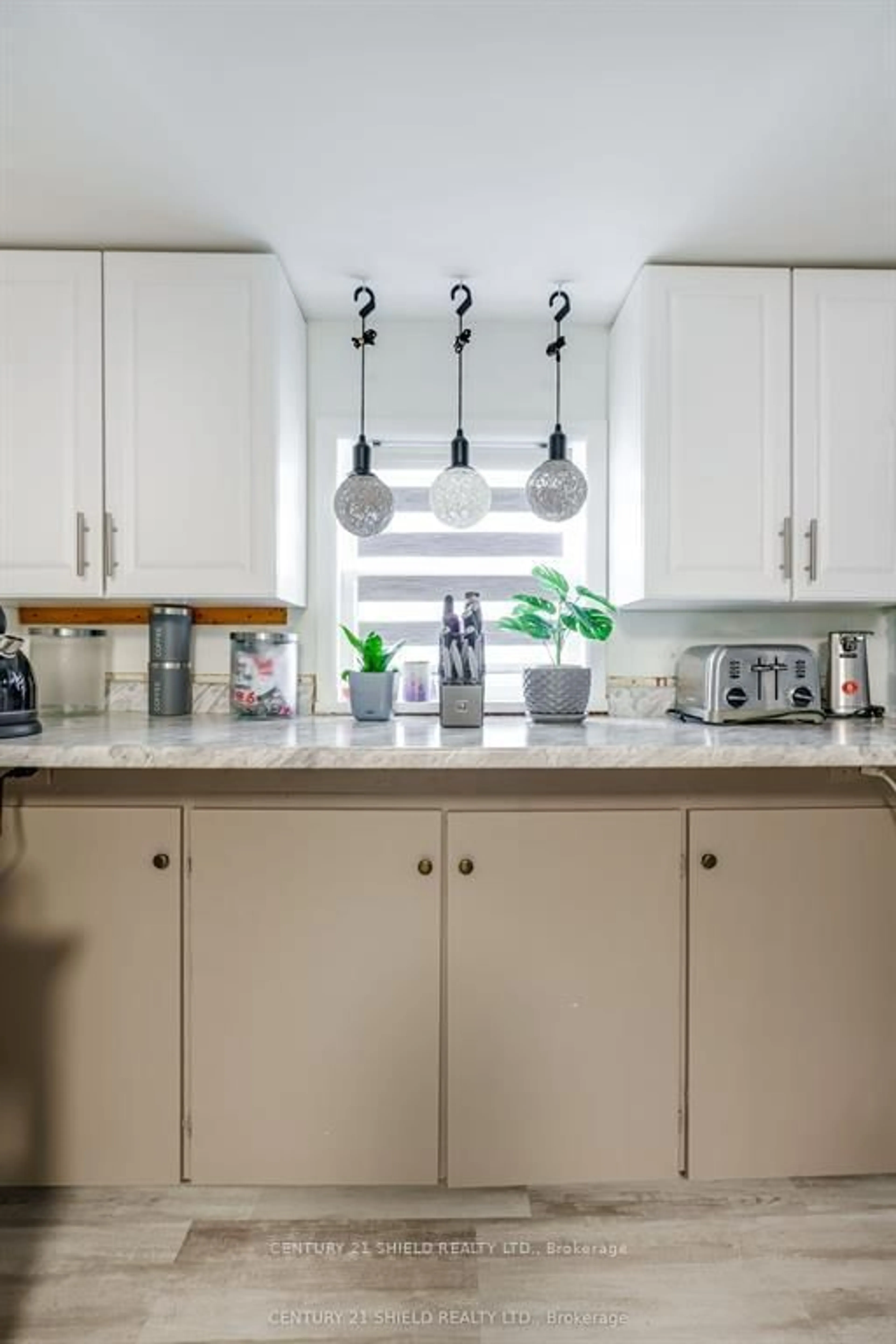 Open concept kitchen, unknown for 325 Belmont St, Cornwall Ontario K6H 4Z7