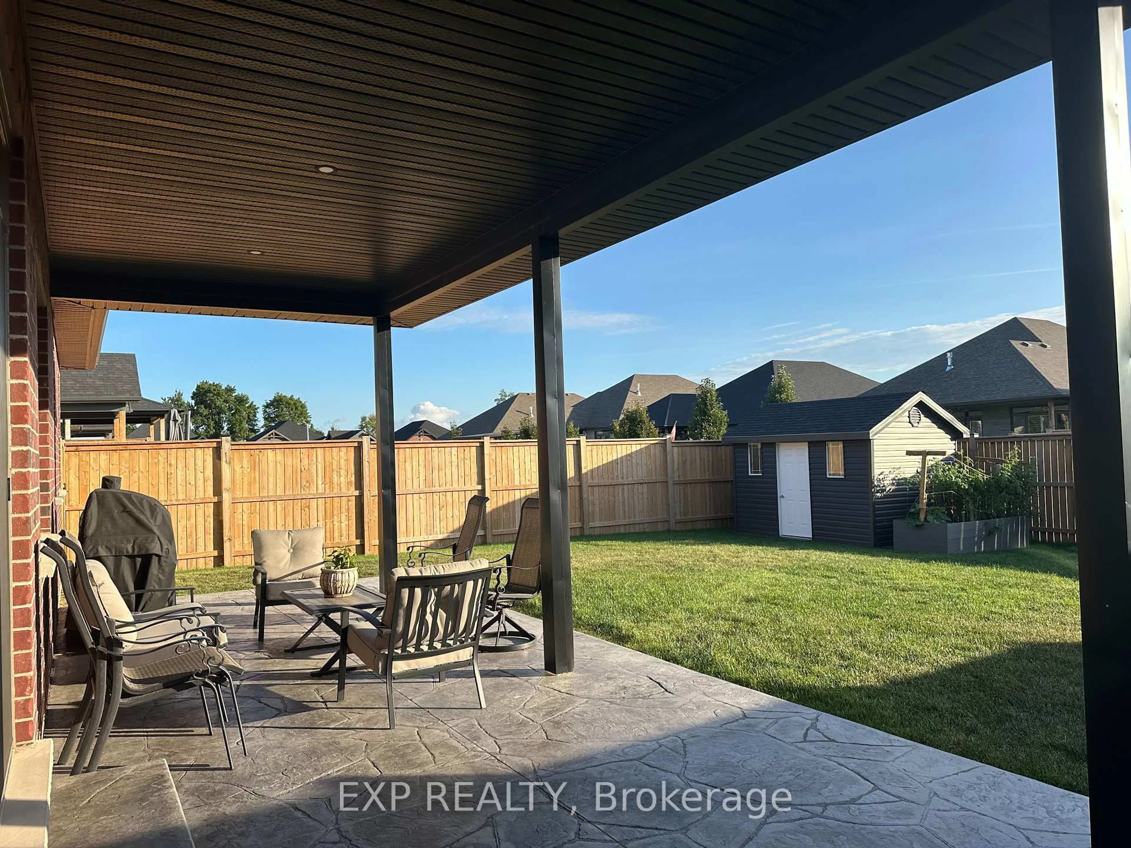 A pic from outside/outdoor area/front of a property/back of a property/a pic from drone, unknown for 19 Statham St, Strathroy-Caradoc Ontario N7G 0G2