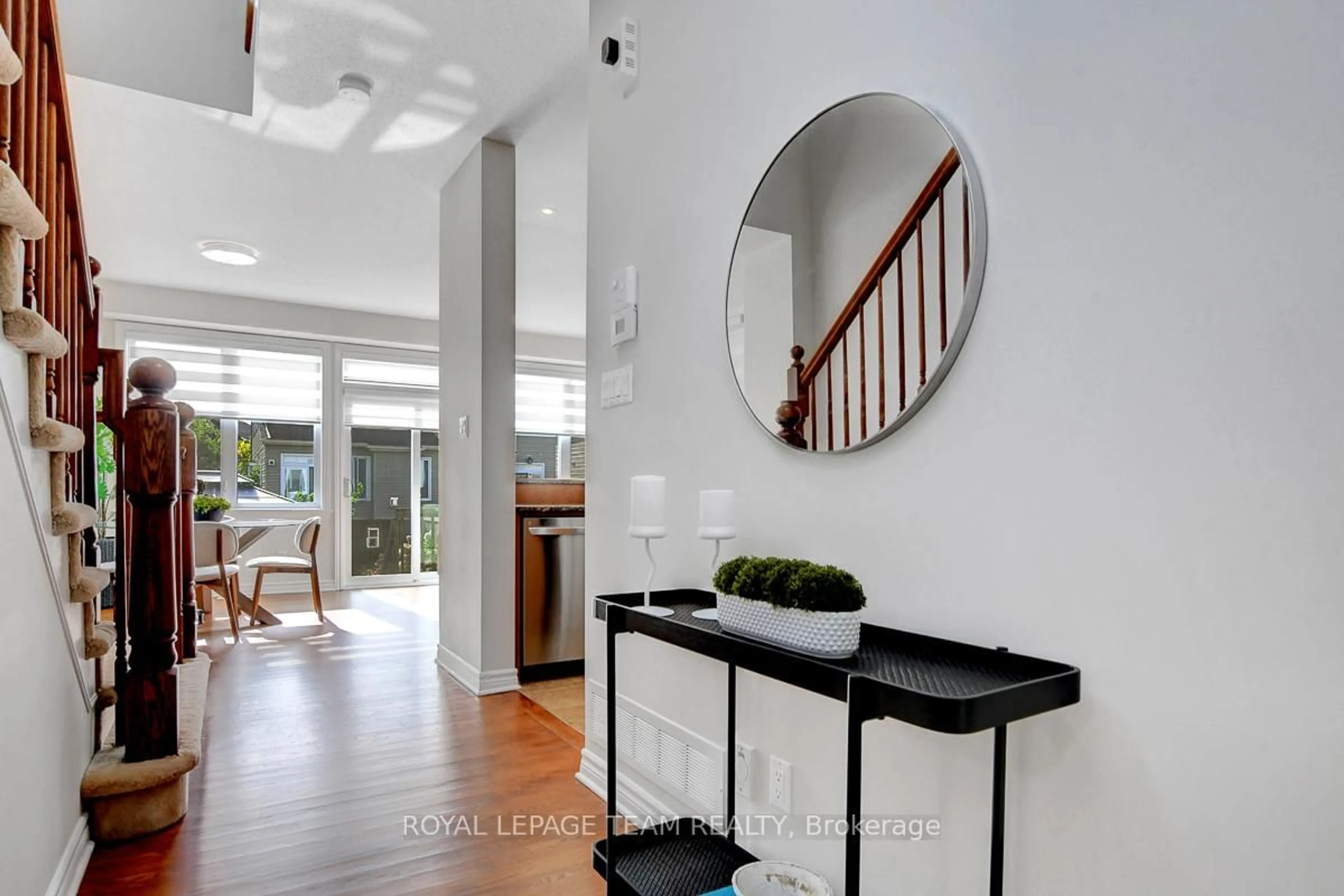 Indoor entryway for 318 Kippen Pl, Ottawa Ontario K2J 0N8