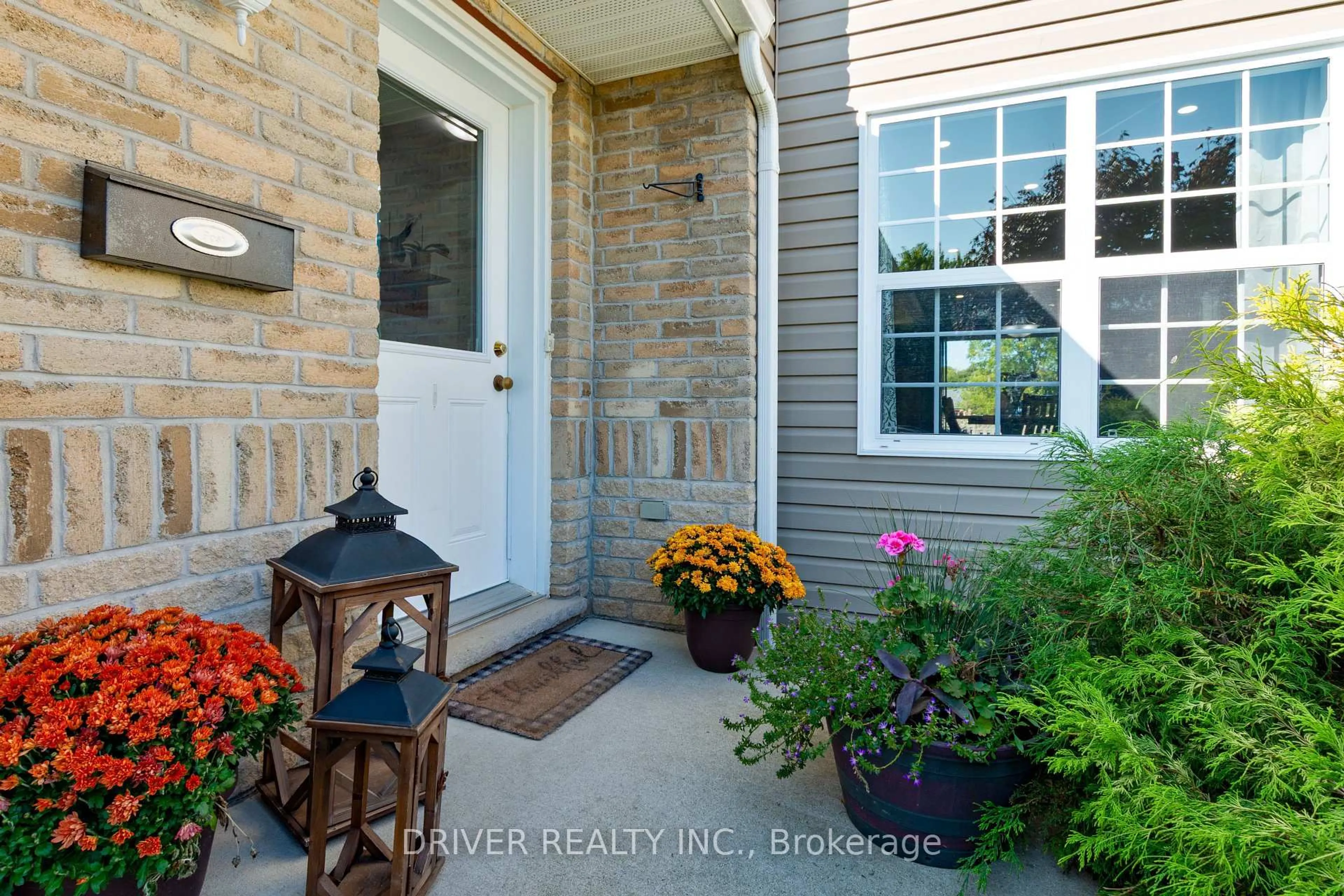 Indoor entryway for 12 Tara Crt, Aylmer Ontario N5H 3C1