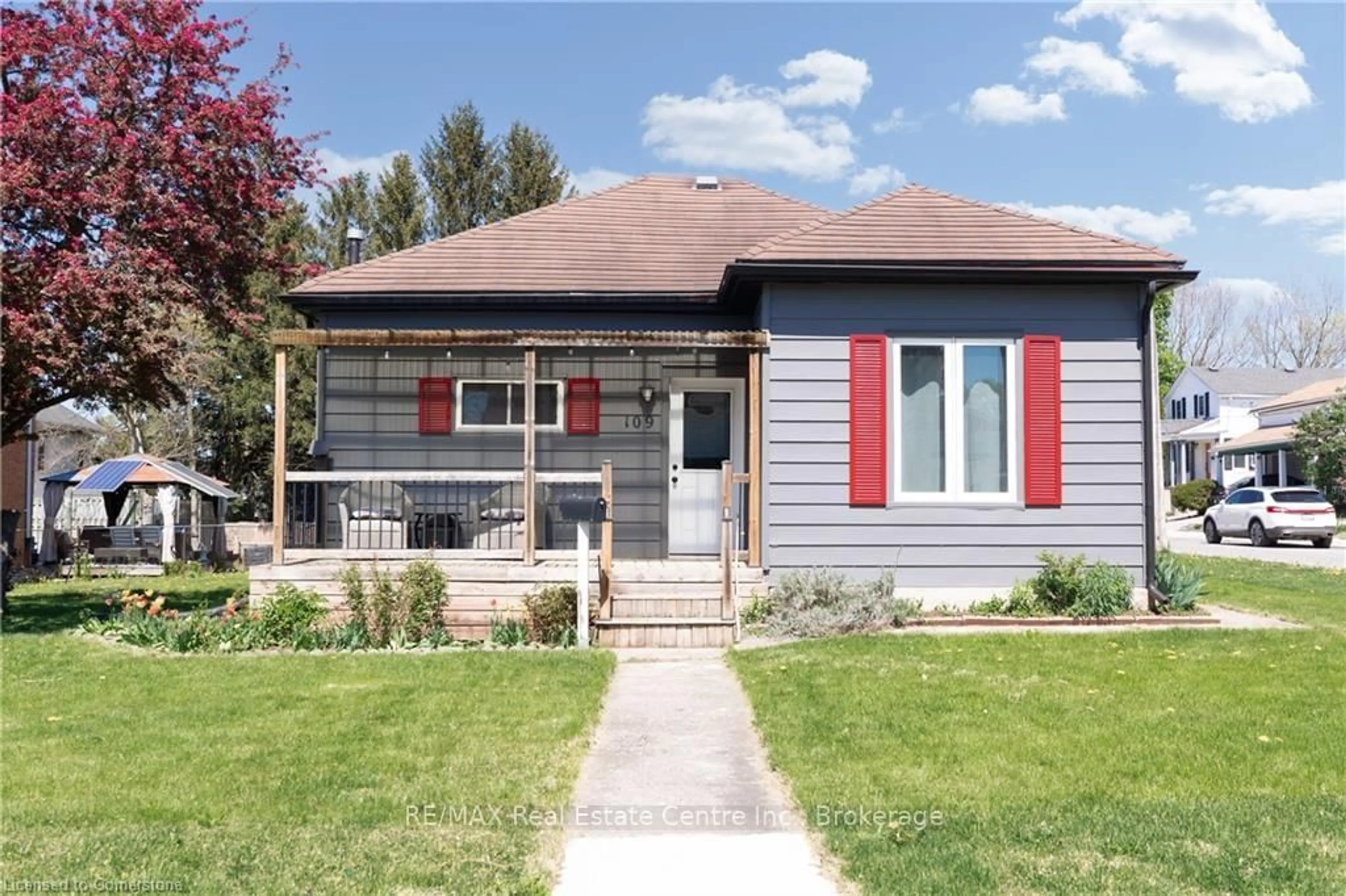 Home with brick exterior material, street for 109 Carroll St, Ingersoll Ontario N5C 1W1