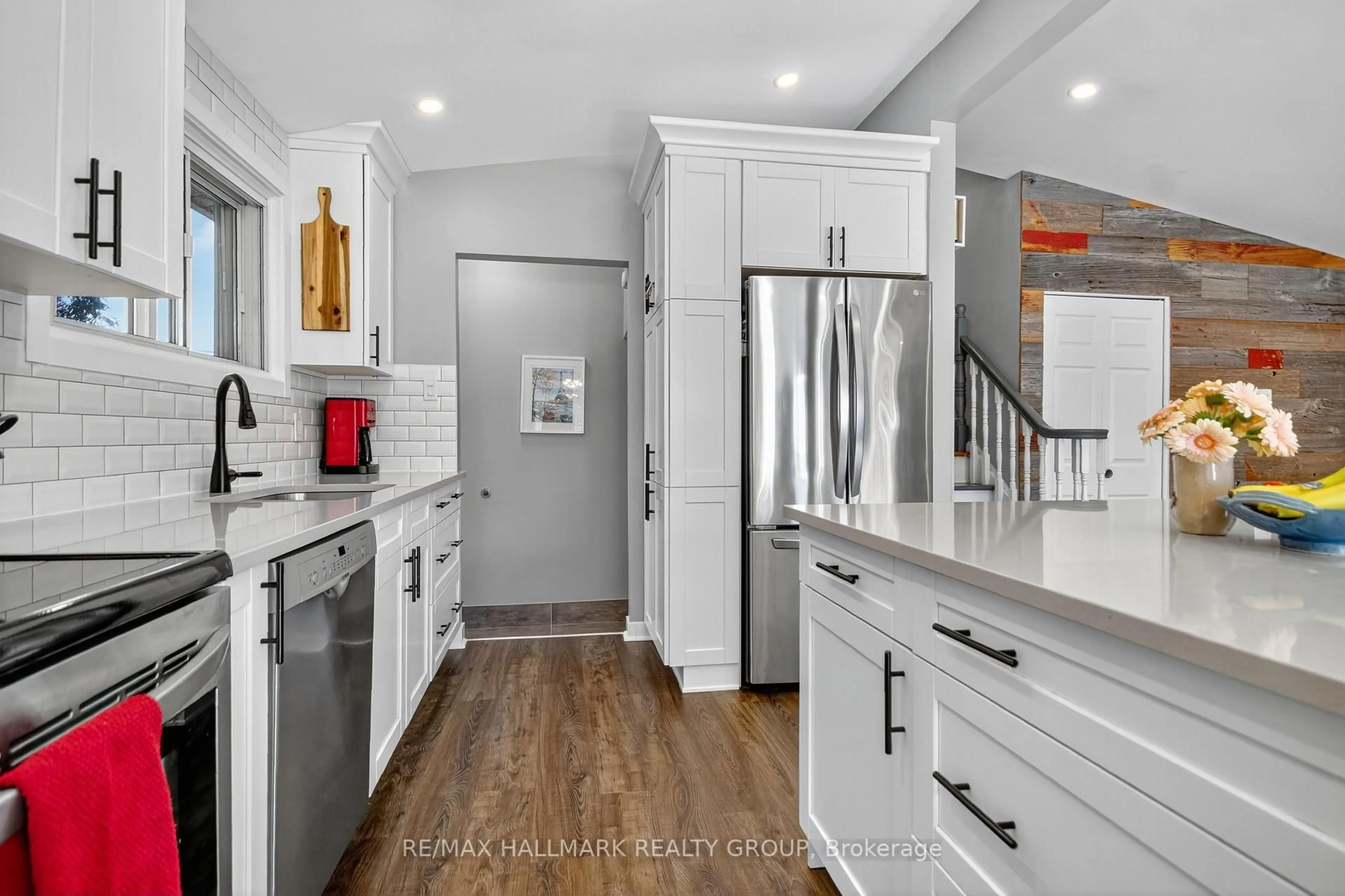 Open concept kitchen, ceramic/tile floor for 2074 FEATHERSTON Dr, Ottawa Ontario K1H 6R3