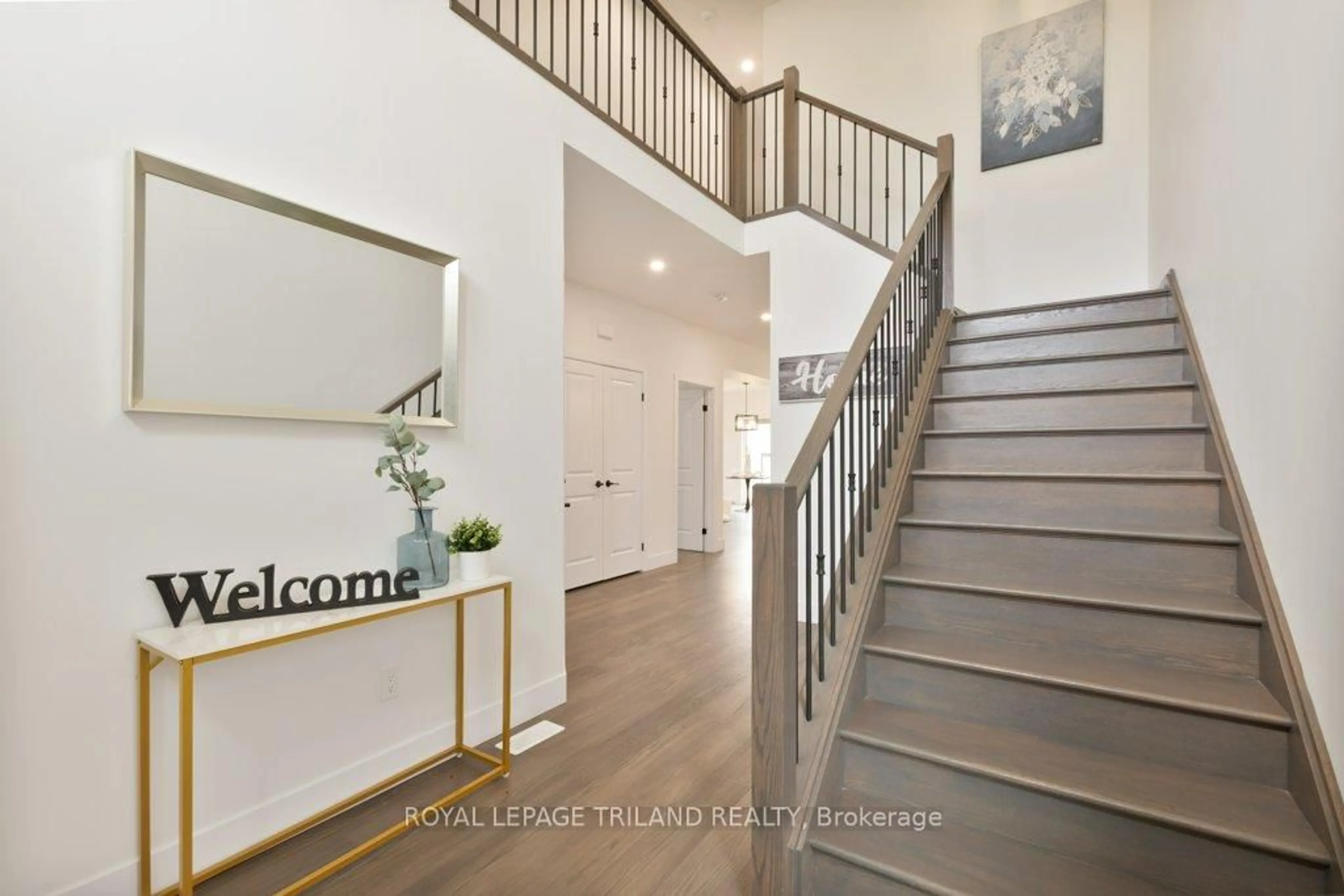 Indoor entryway for 231 Roy Mcdonald Dr, London South Ontario N6L 0J1