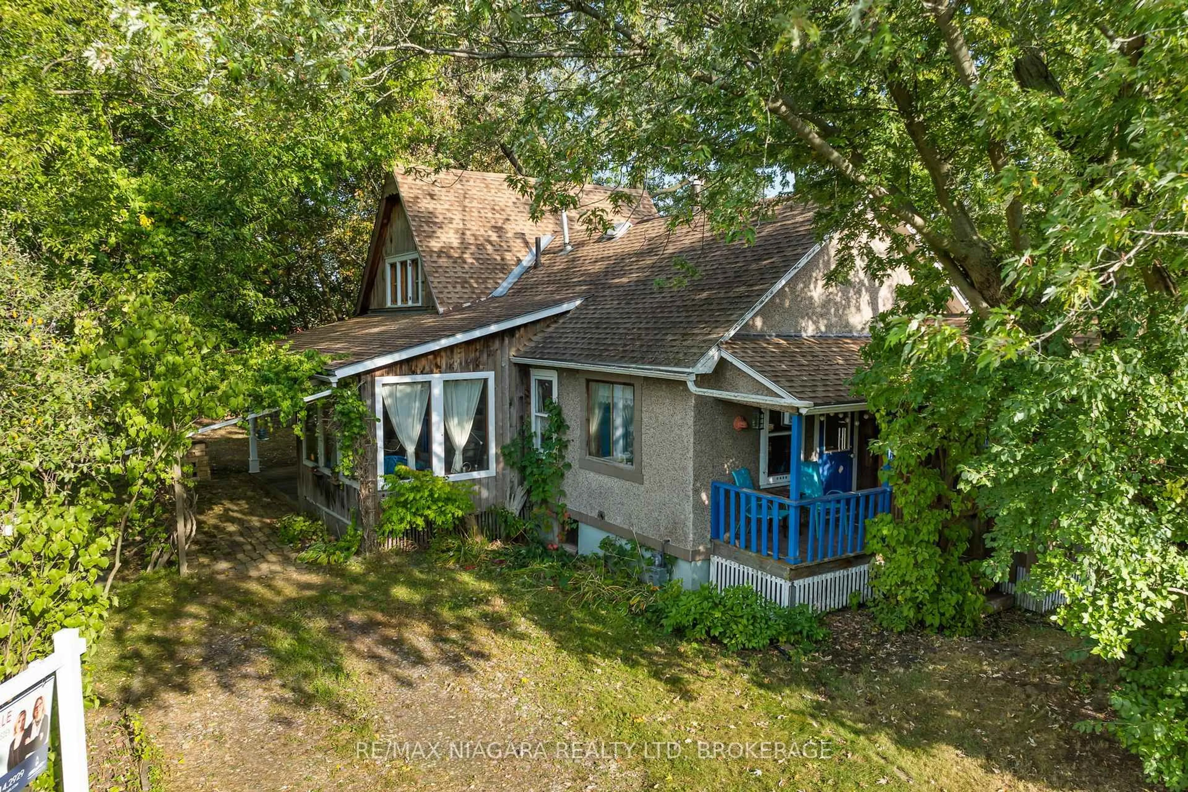 A pic from outside/outdoor area/front of a property/back of a property/a pic from drone, unknown for 105 Weir Rd, Port Colborne Ontario L3K 2M8