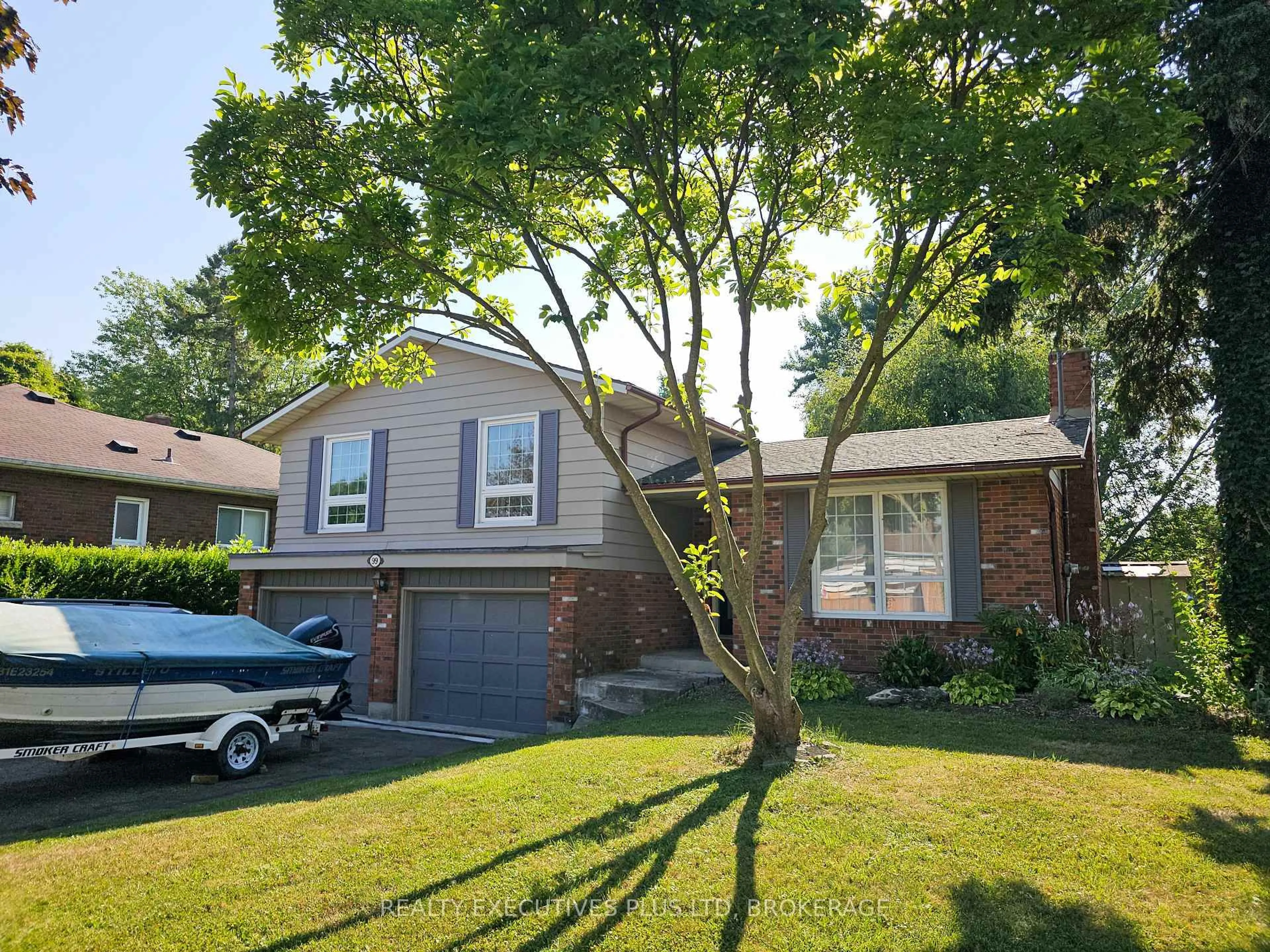 Home with brick exterior material, street for 99 Carlton Ave, Welland Ontario L3C 1R2