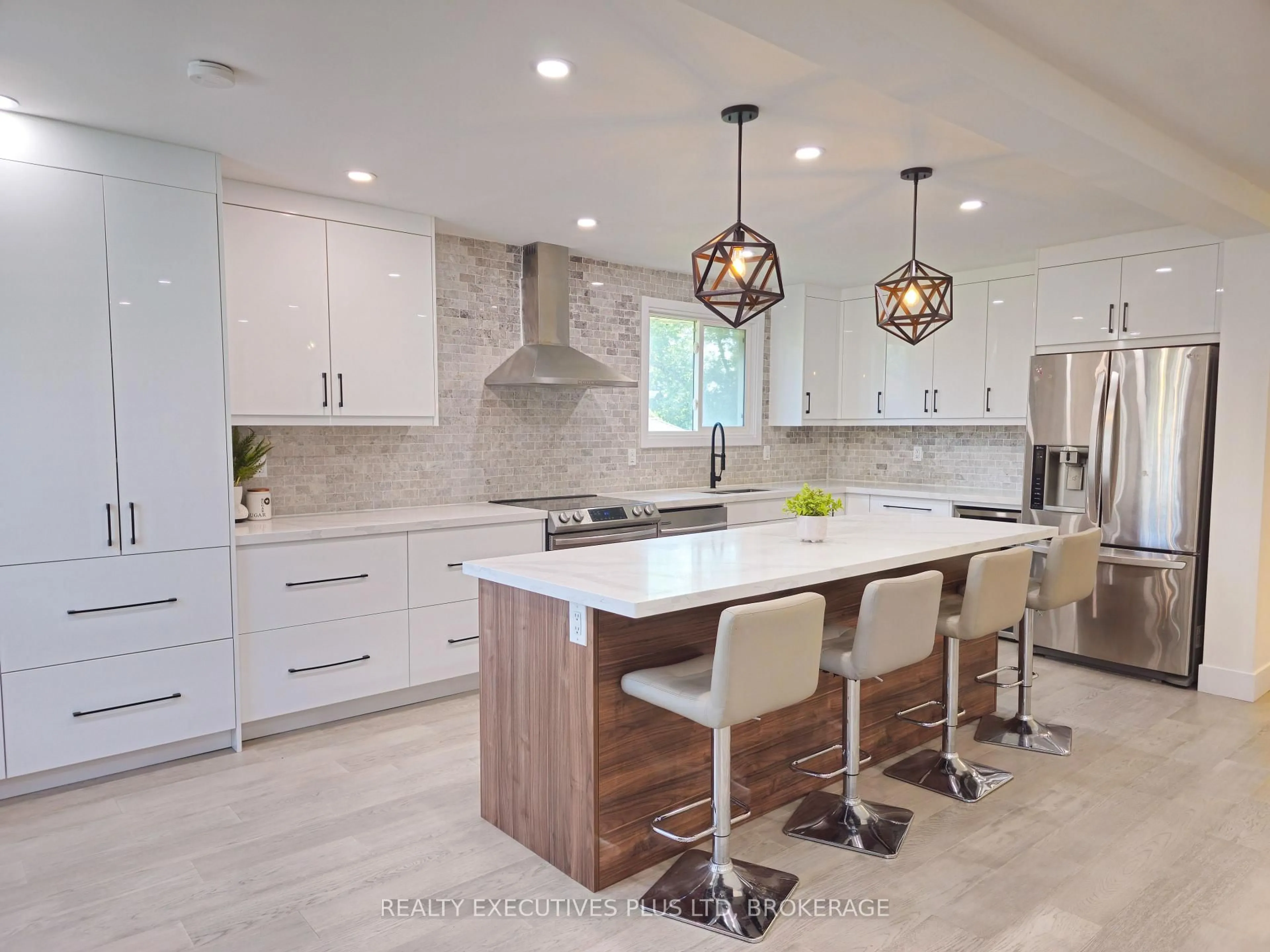 Contemporary kitchen, ceramic/tile floor for 99 Carlton Ave, Welland Ontario L3C 1R2